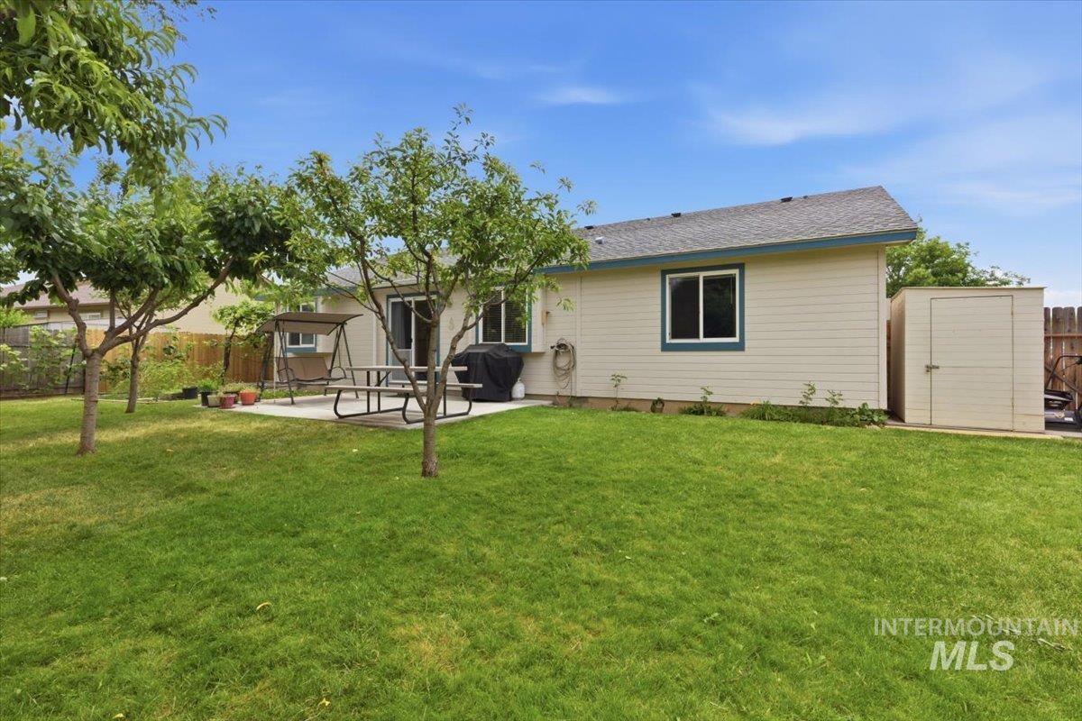 2716 E Castleberg Loop, Nampa, Idaho 83686, 3 Bedrooms, 2 Bathrooms, Residential For Sale, Price $369,900, 98989667