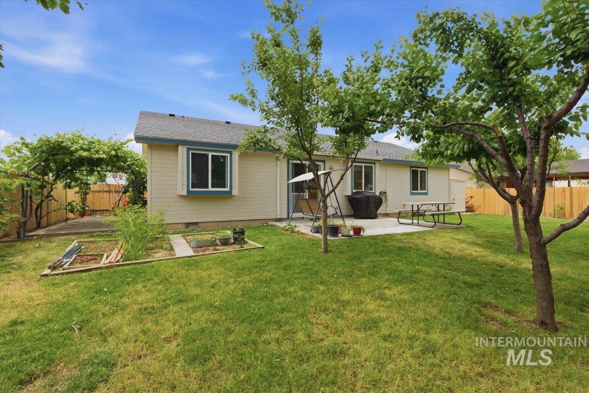 2716 E Castleberg Loop, Nampa, Idaho 83686, 3 Bedrooms, 2 Bathrooms, Residential For Sale, Price $369,900, 98989667