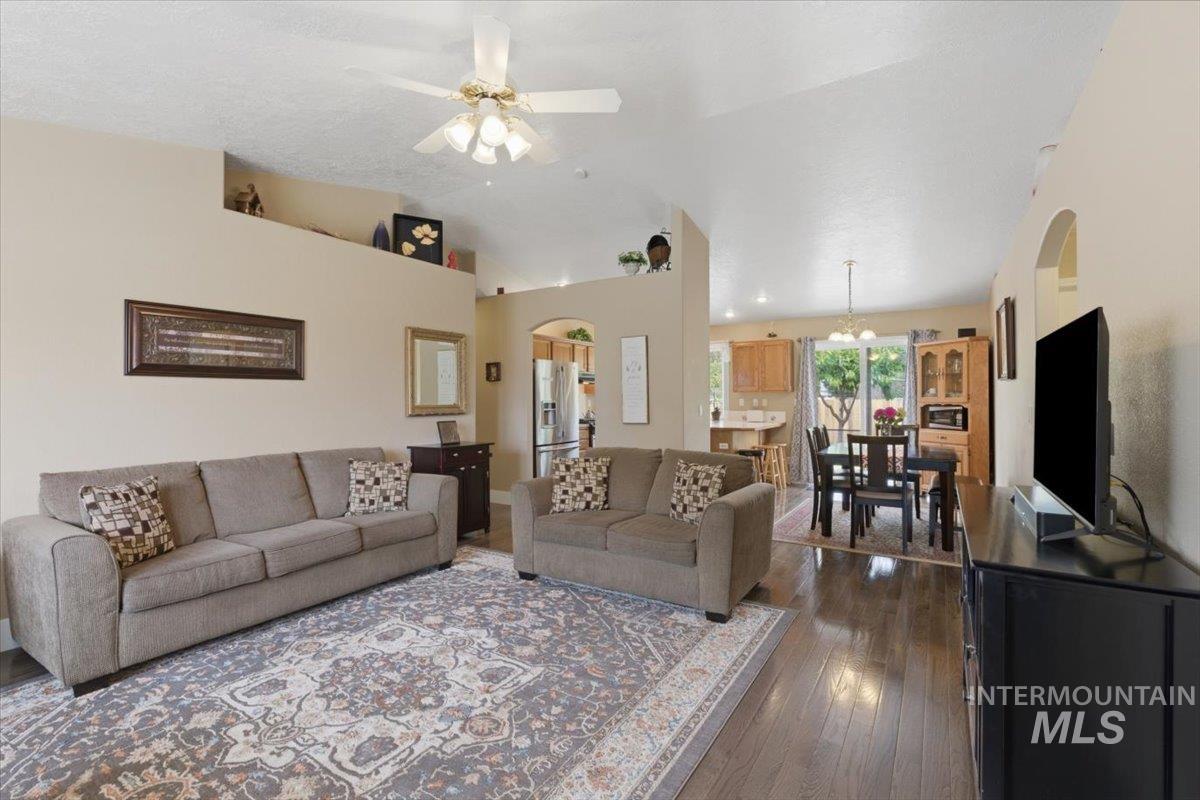 2716 E Castleberg Loop, Nampa, Idaho 83686, 3 Bedrooms, 2 Bathrooms, Residential For Sale, Price $369,900, 98989667