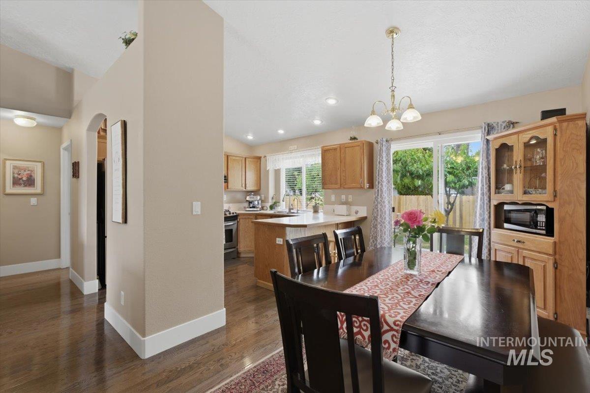 2716 E Castleberg Loop, Nampa, Idaho 83686, 3 Bedrooms, 2 Bathrooms, Residential For Sale, Price $369,900, 98989667