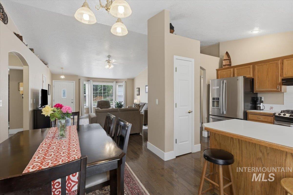 2716 E Castleberg Loop, Nampa, Idaho 83686, 3 Bedrooms, 2 Bathrooms, Residential For Sale, Price $369,900, 98989667