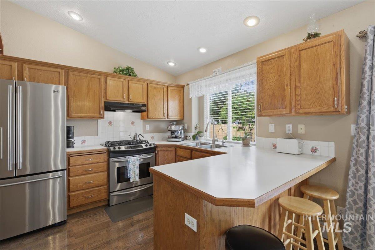 2716 E Castleberg Loop, Nampa, Idaho 83686, 3 Bedrooms, 2 Bathrooms, Residential For Sale, Price $369,900, 98989667