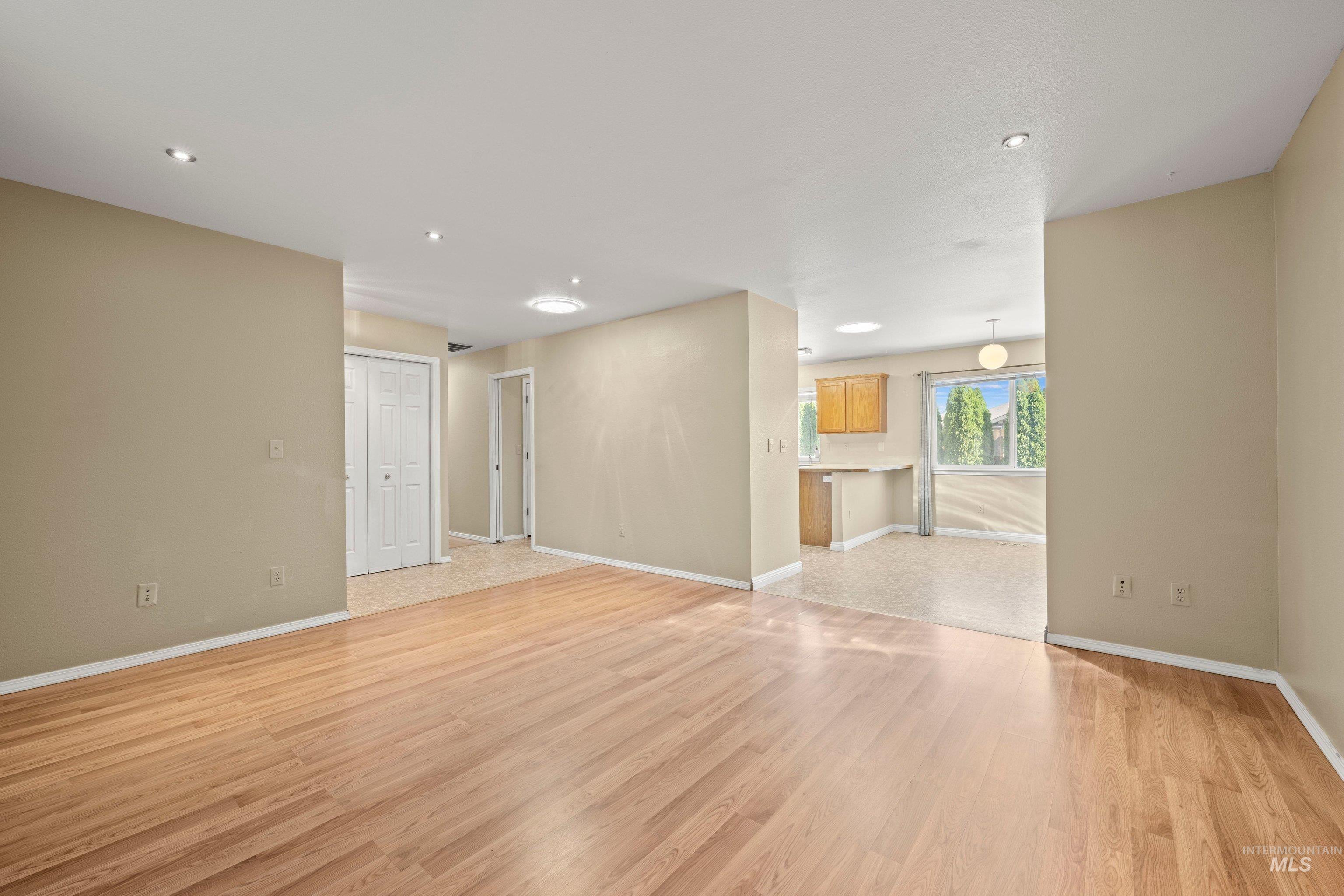 156 E Eastbrook Ct, Meridian, Idaho 83646, 3 Bedrooms, 2 Bathrooms, Residential For Sale, Price $389,900, 98989668