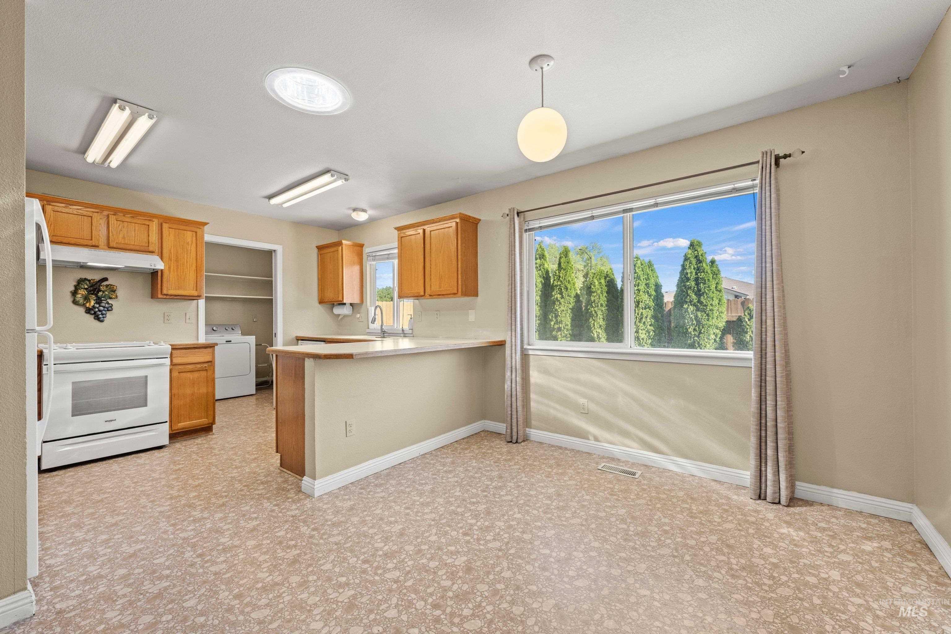 156 E Eastbrook Ct, Meridian, Idaho 83646, 3 Bedrooms, 2 Bathrooms, Residential For Sale, Price $389,900, 98989668