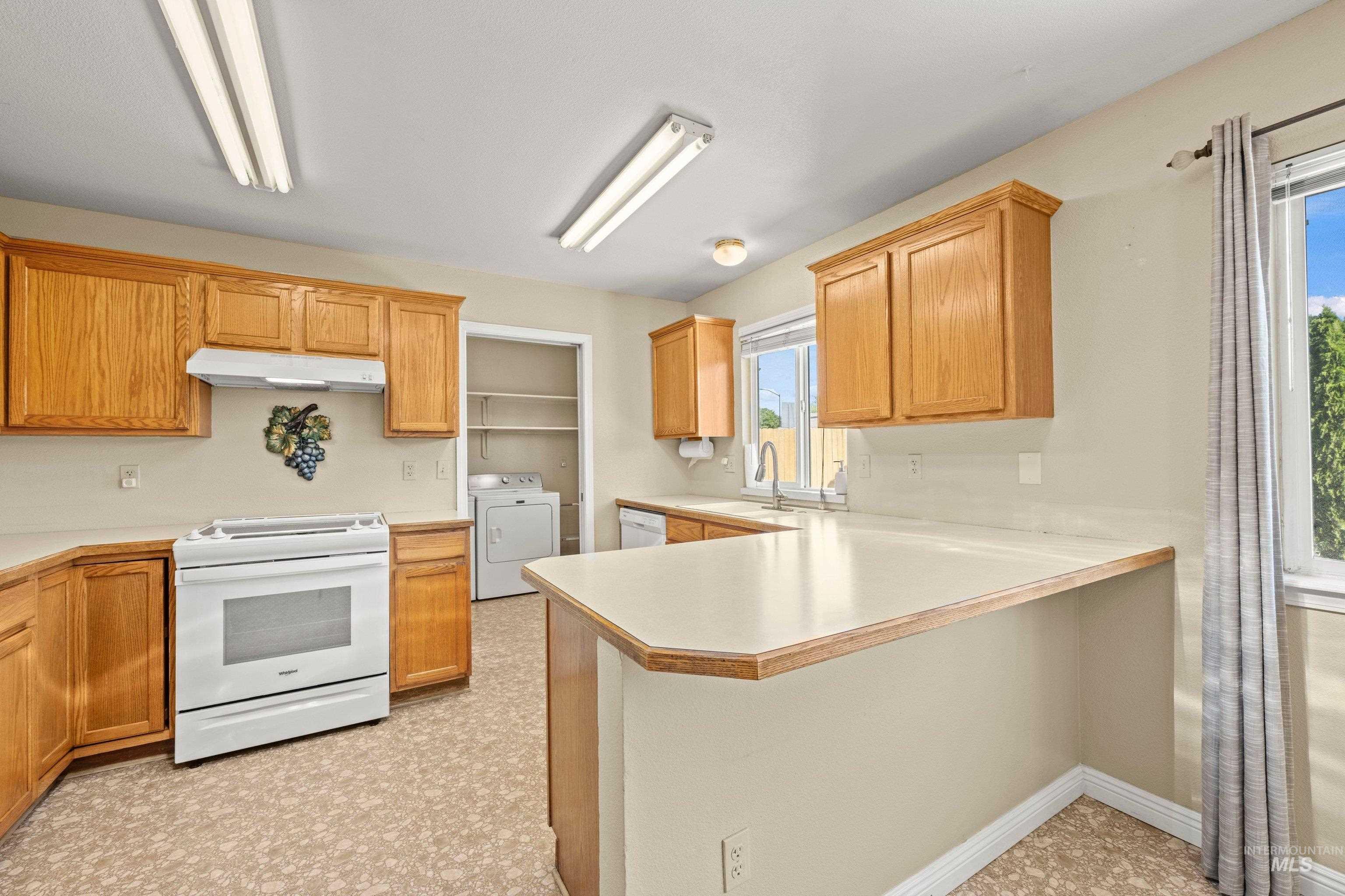156 E Eastbrook Ct, Meridian, Idaho 83646, 3 Bedrooms, 2 Bathrooms, Residential For Sale, Price $389,900, 98989668
