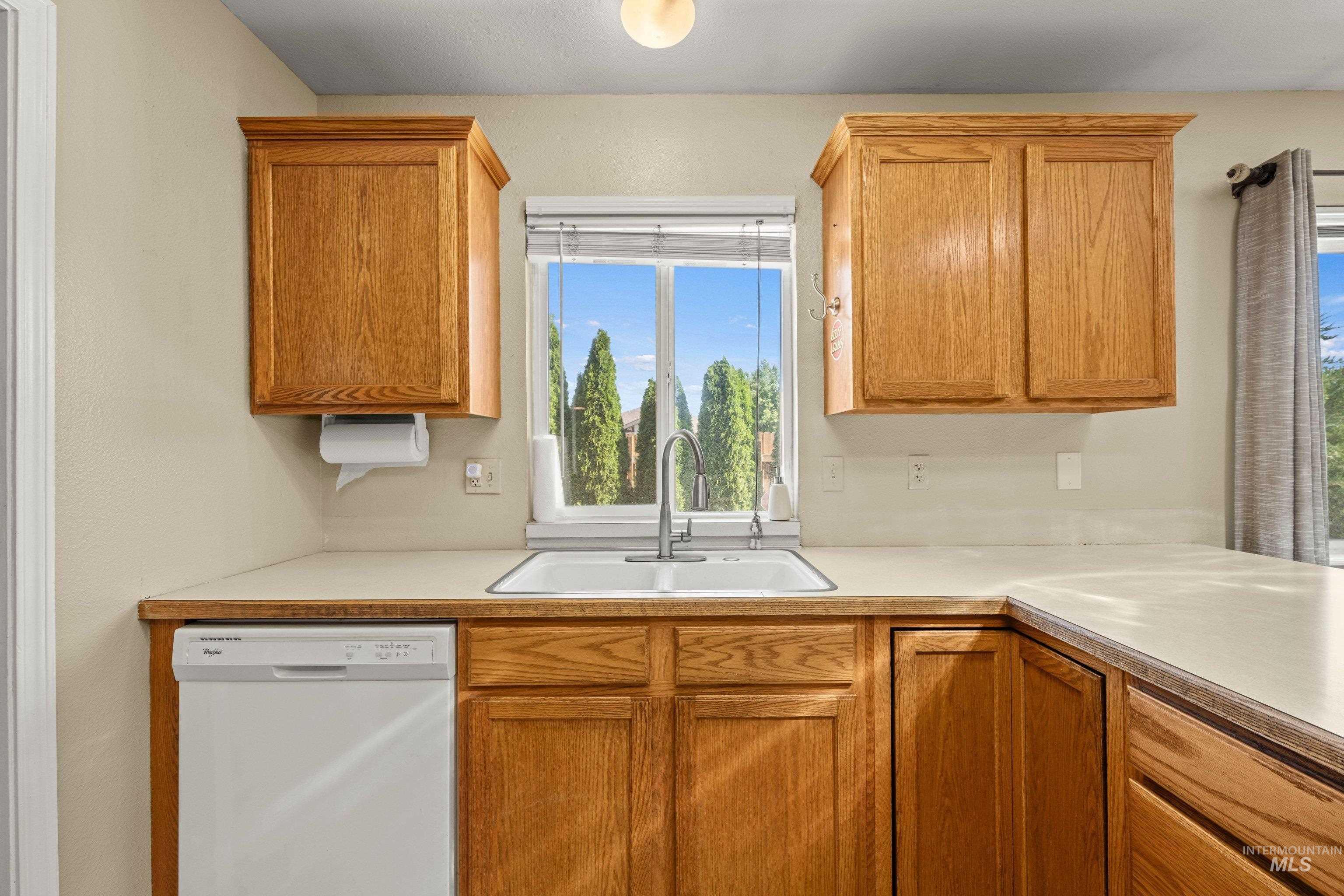 156 E Eastbrook Ct, Meridian, Idaho 83646, 3 Bedrooms, 2 Bathrooms, Residential For Sale, Price $389,900, 98989668