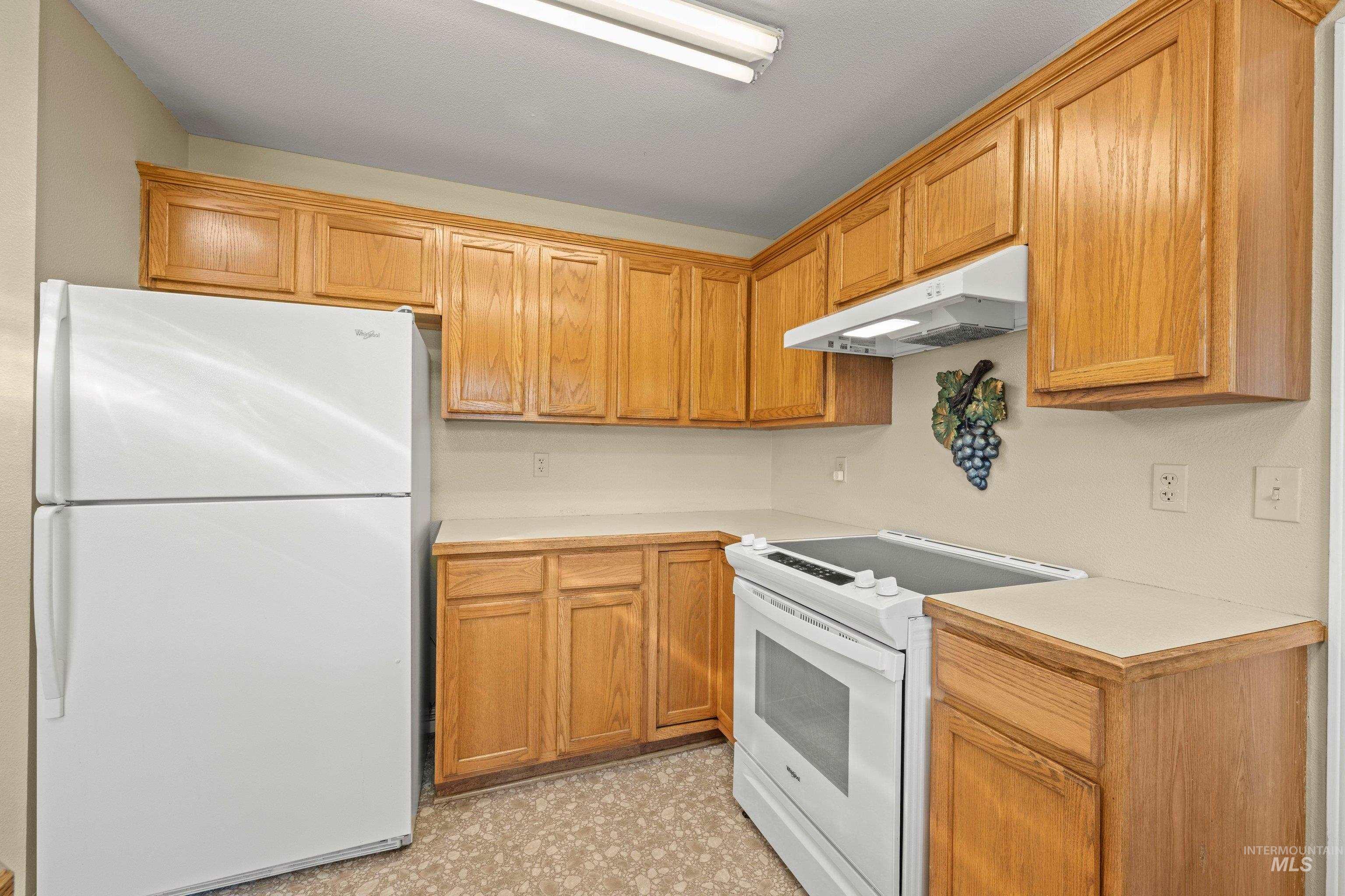 156 E Eastbrook Ct, Meridian, Idaho 83646, 3 Bedrooms, 2 Bathrooms, Residential For Sale, Price $389,900, 98989668