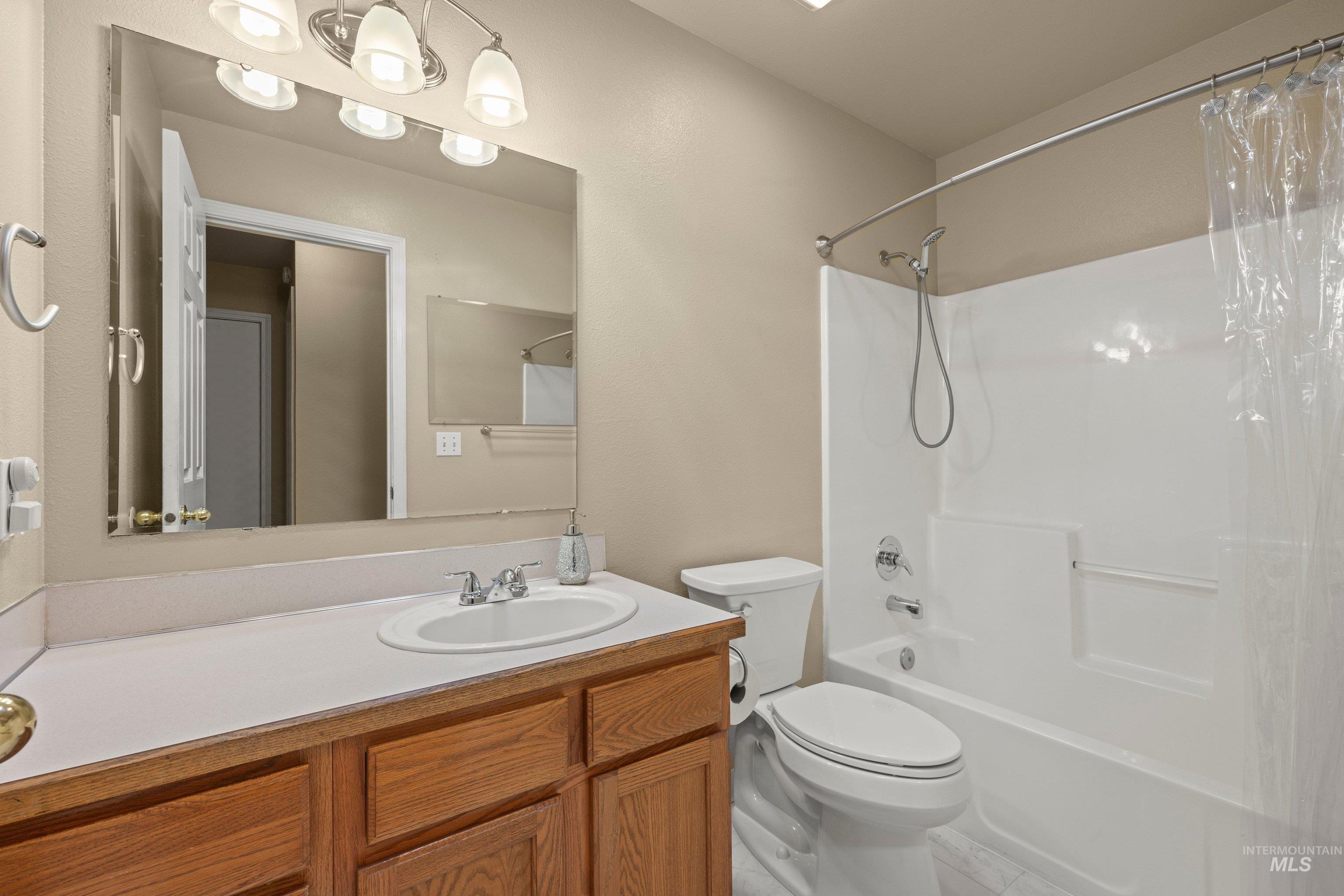 156 E Eastbrook Ct, Meridian, Idaho 83646, 3 Bedrooms, 2 Bathrooms, Residential For Sale, Price $389,900, 98989668