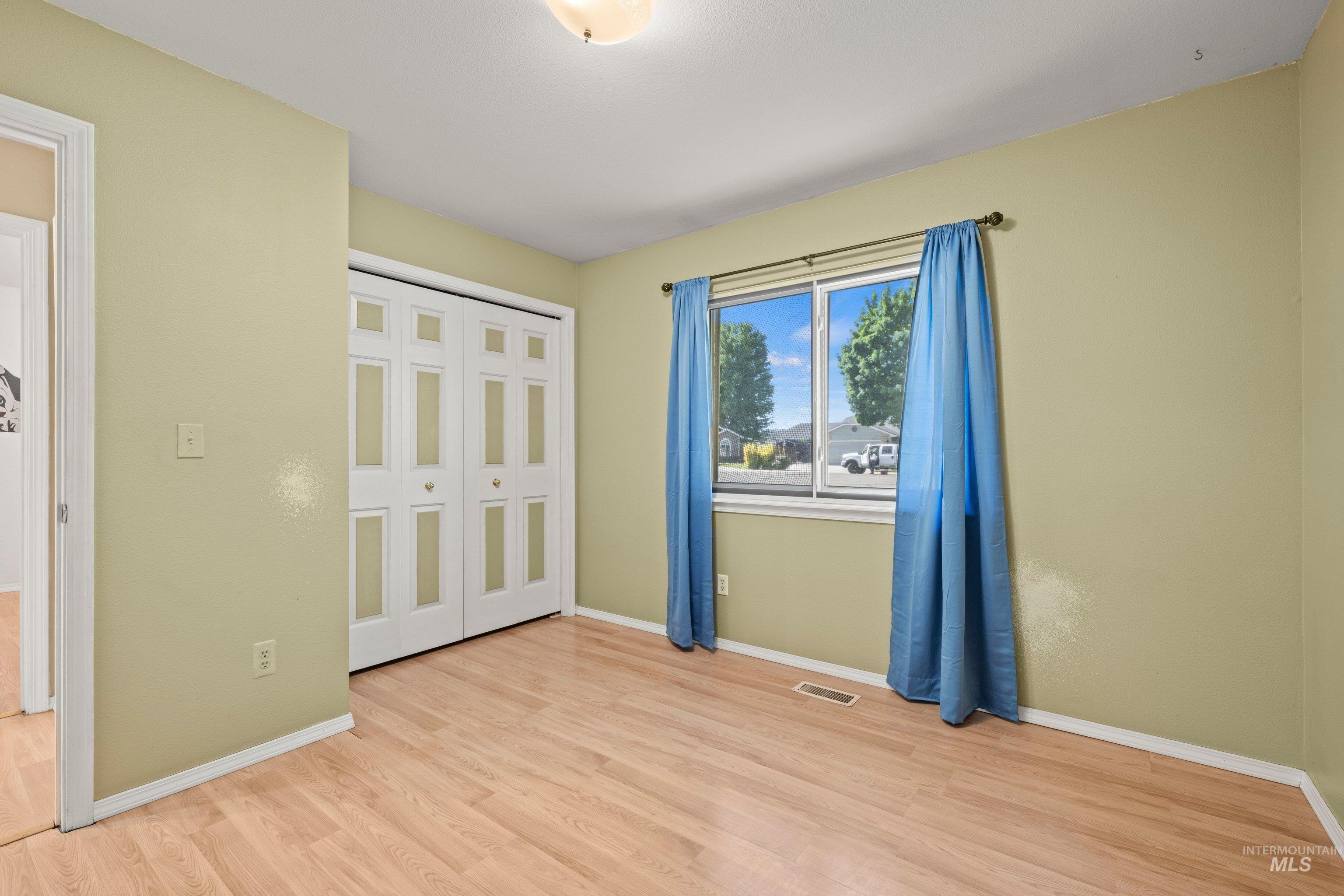 156 E Eastbrook Ct, Meridian, Idaho 83646, 3 Bedrooms, 2 Bathrooms, Residential For Sale, Price $389,900, 98989668