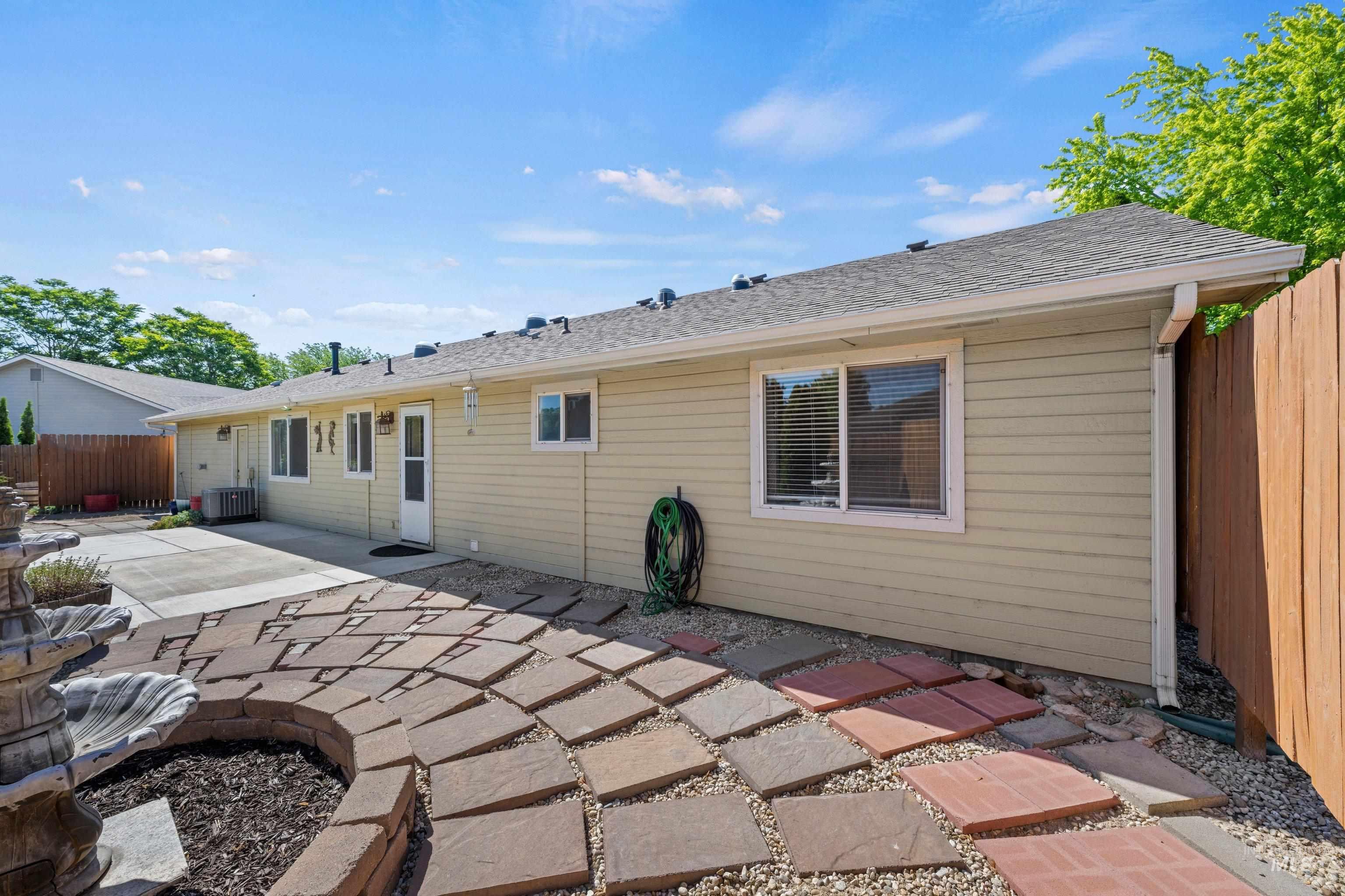 156 E Eastbrook Ct, Meridian, Idaho 83646, 3 Bedrooms, 2 Bathrooms, Residential For Sale, Price $389,900, 98989668