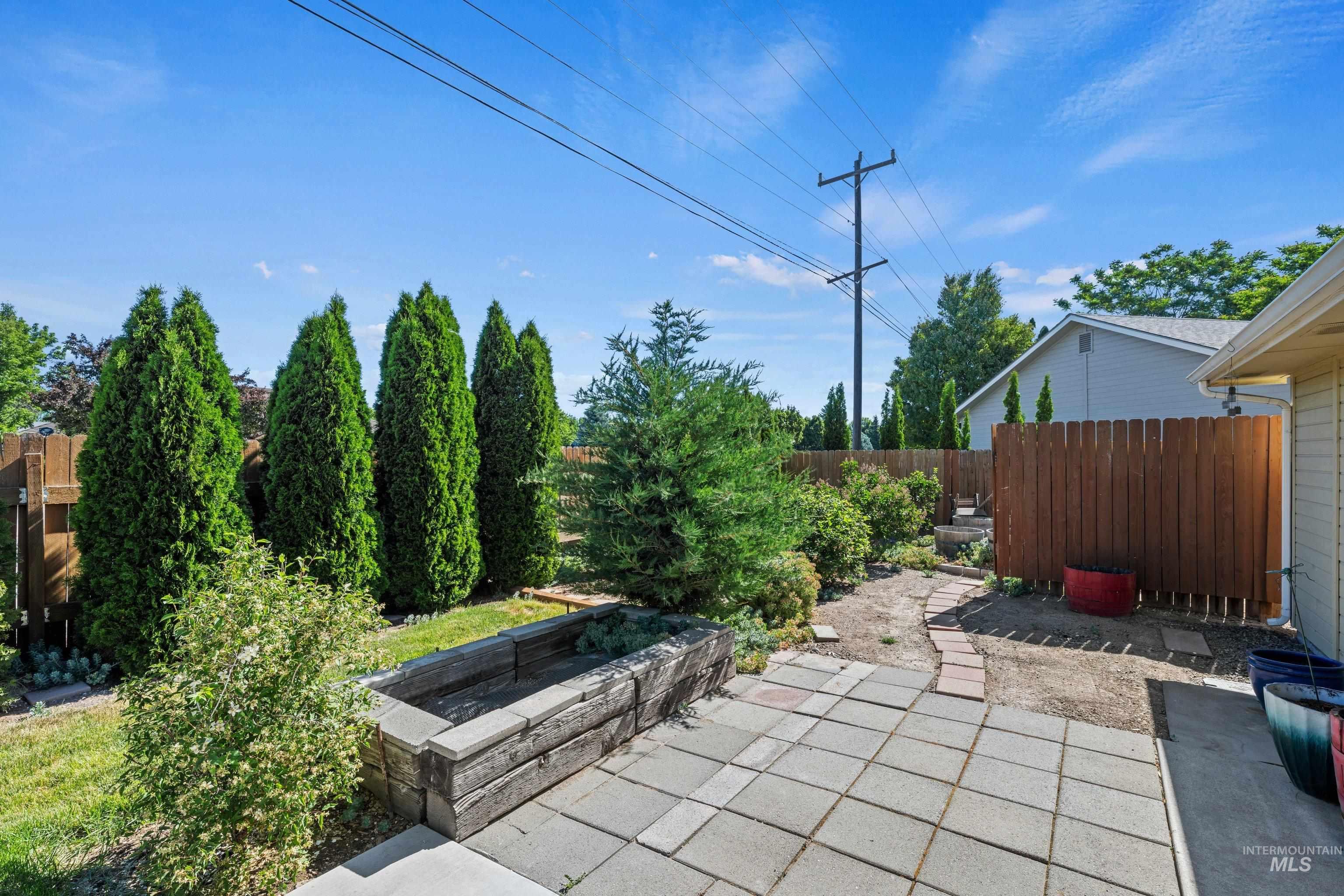 156 E Eastbrook Ct, Meridian, Idaho 83646, 3 Bedrooms, 2 Bathrooms, Residential For Sale, Price $389,900, 98989668