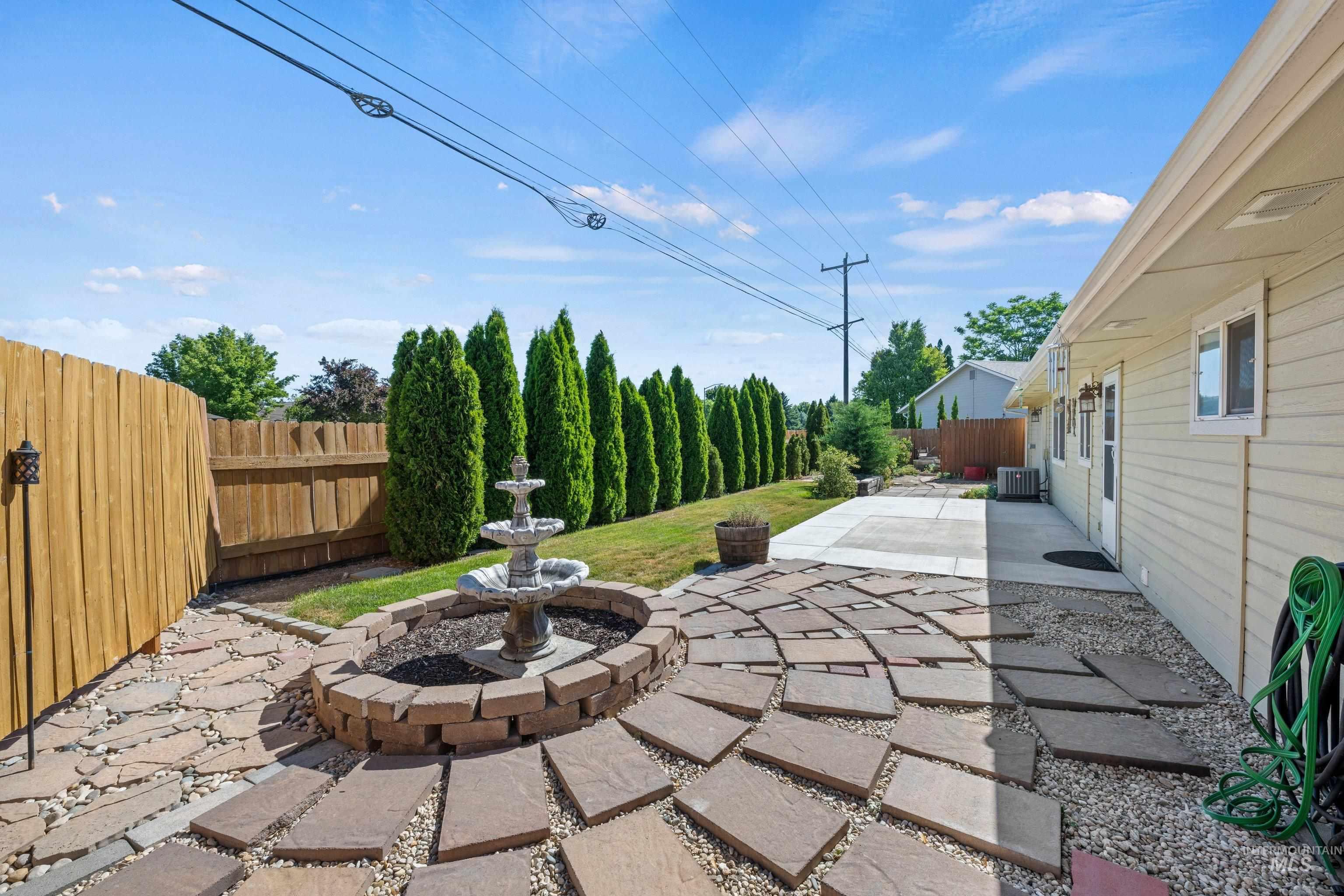 156 E Eastbrook Ct, Meridian, Idaho 83646, 3 Bedrooms, 2 Bathrooms, Residential For Sale, Price $389,900, 98989668