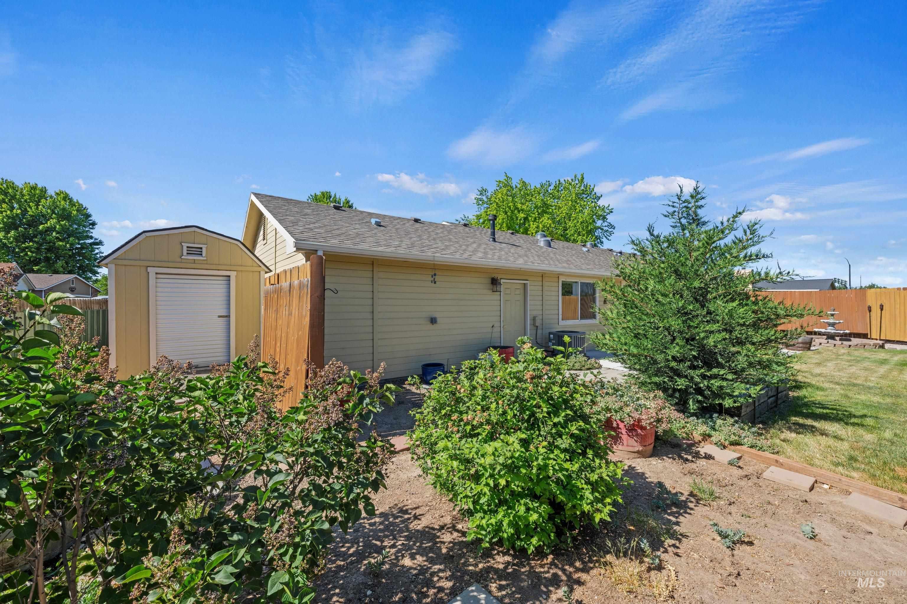 156 E Eastbrook Ct, Meridian, Idaho 83646, 3 Bedrooms, 2 Bathrooms, Residential For Sale, Price $389,900, 98989668