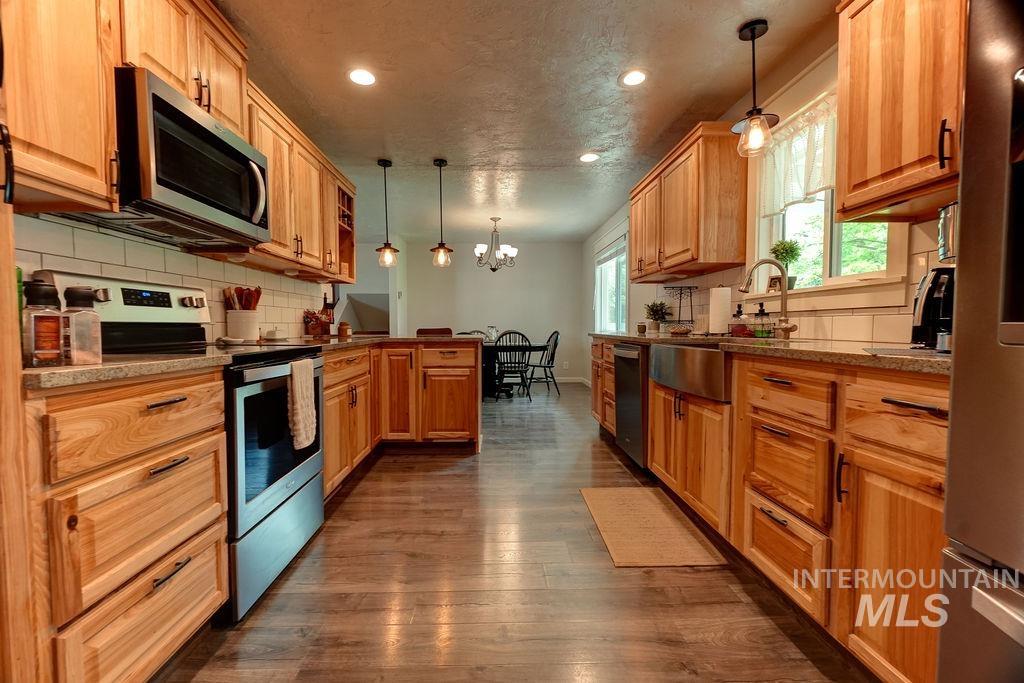 2992 9th Ave E, Twin Falls, Idaho 83301, 4 Bedrooms, 4 Bathrooms, Residential For Sale, Price $540,000, 98989670