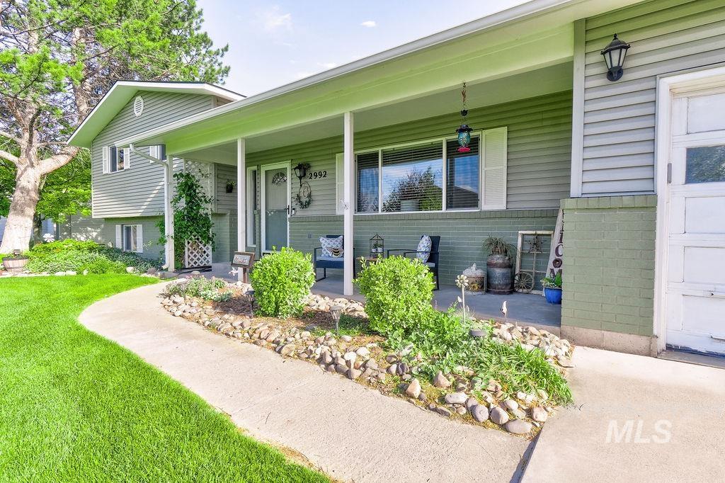 2992 9th Ave E, Twin Falls, Idaho 83301, 4 Bedrooms, 4 Bathrooms, Residential For Sale, Price $540,000, 98989670