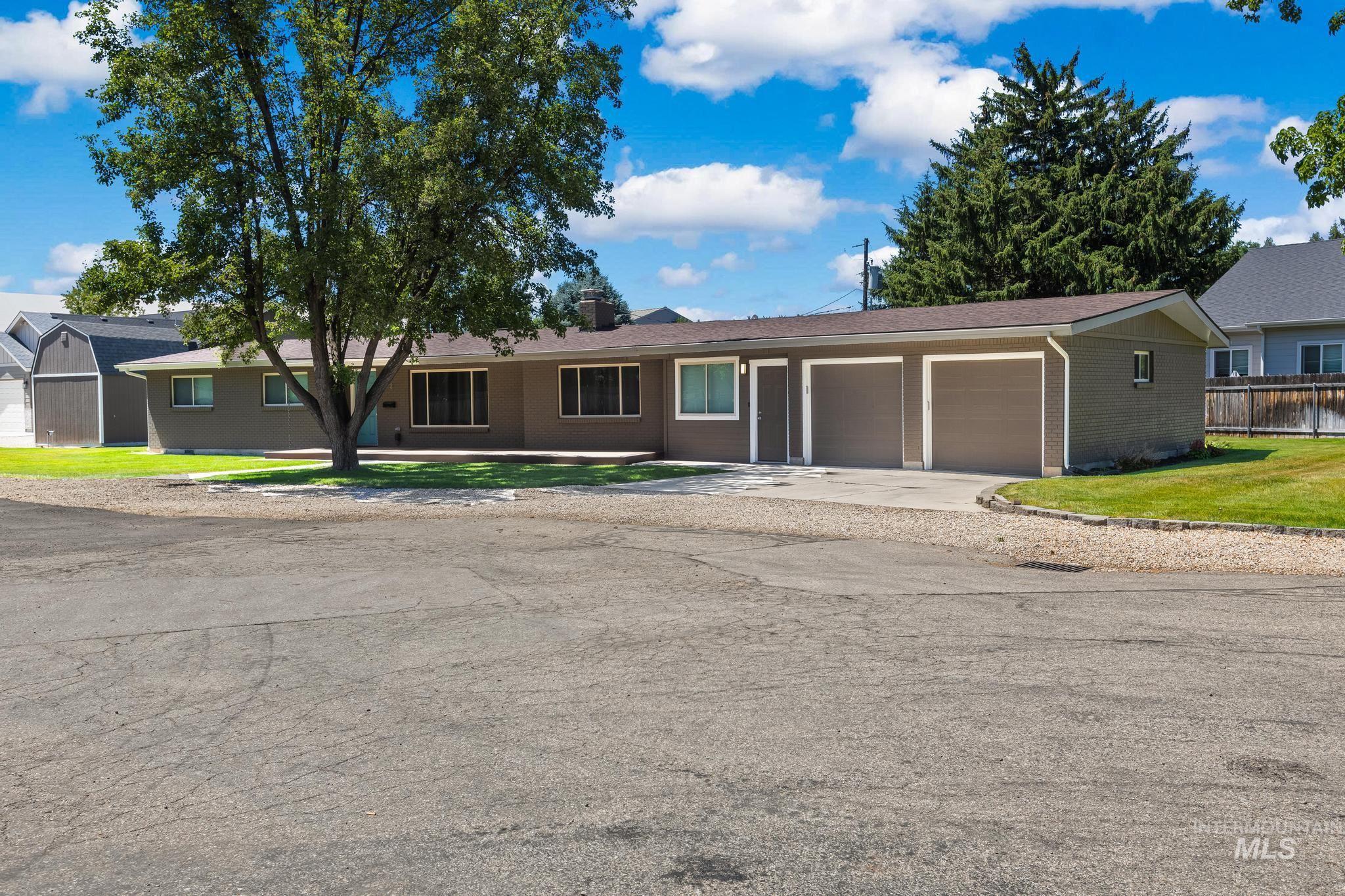 7201 W Maxwell, Boise, Idaho 83704, 5 Bedrooms, 2 Bathrooms, Residential For Sale, Price $699,900, 98989672