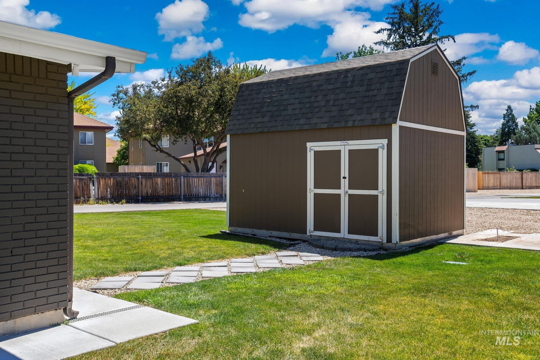 7201 W Maxwell, Boise, Idaho 83704, 5 Bedrooms, 2 Bathrooms, Residential For Sale, Price $699,900, 98989672