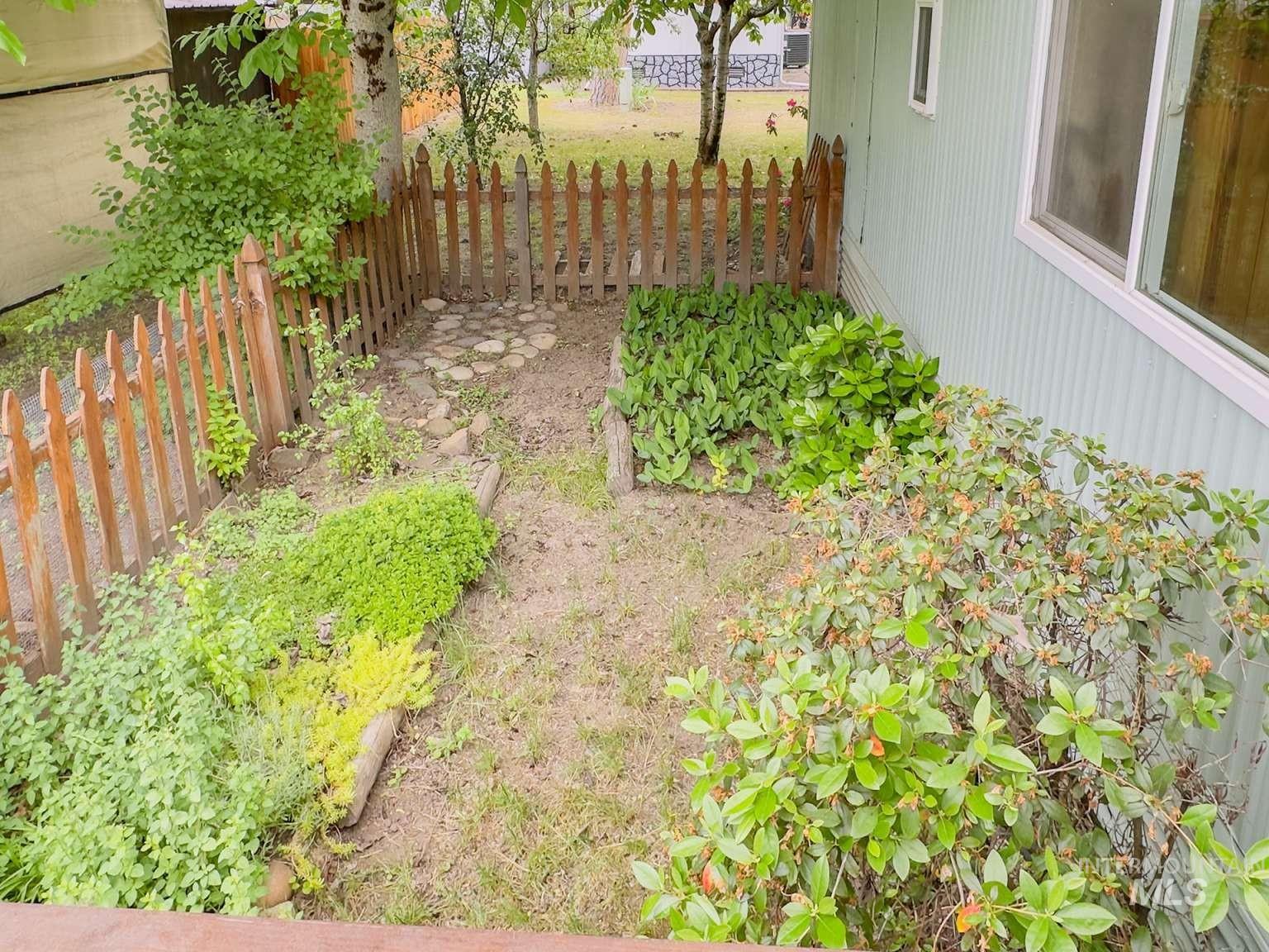8 Bass Ln, Orofino, Idaho 83544, 2 Bedrooms, 2 Bathrooms, Residential For Sale, Price $25,000, 98989673