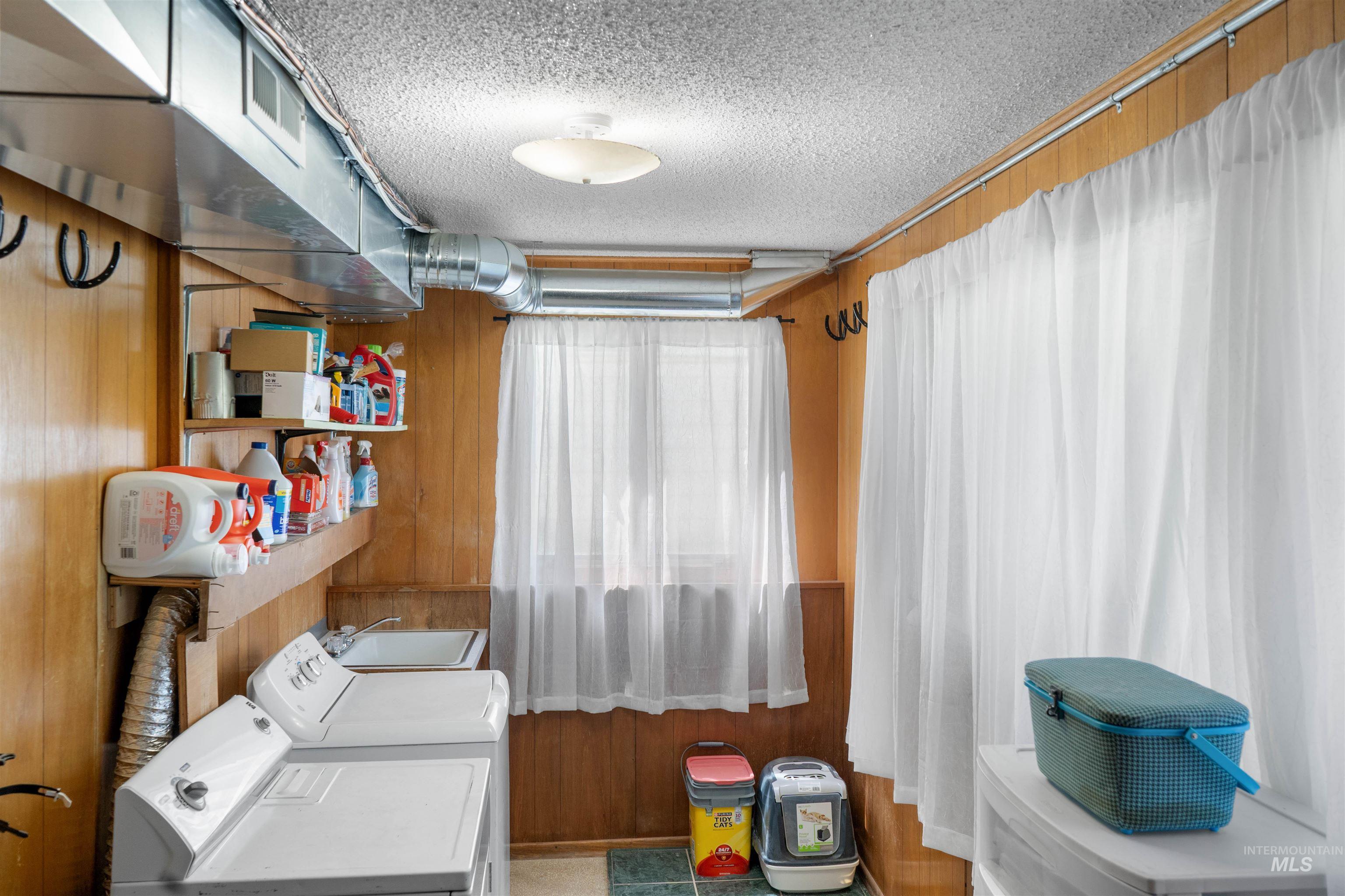 305 Walnut Street, Nezperce, Idaho 83543, 3 Bedrooms, 2 Bathrooms, Residential For Sale, Price $300,000, 98989678