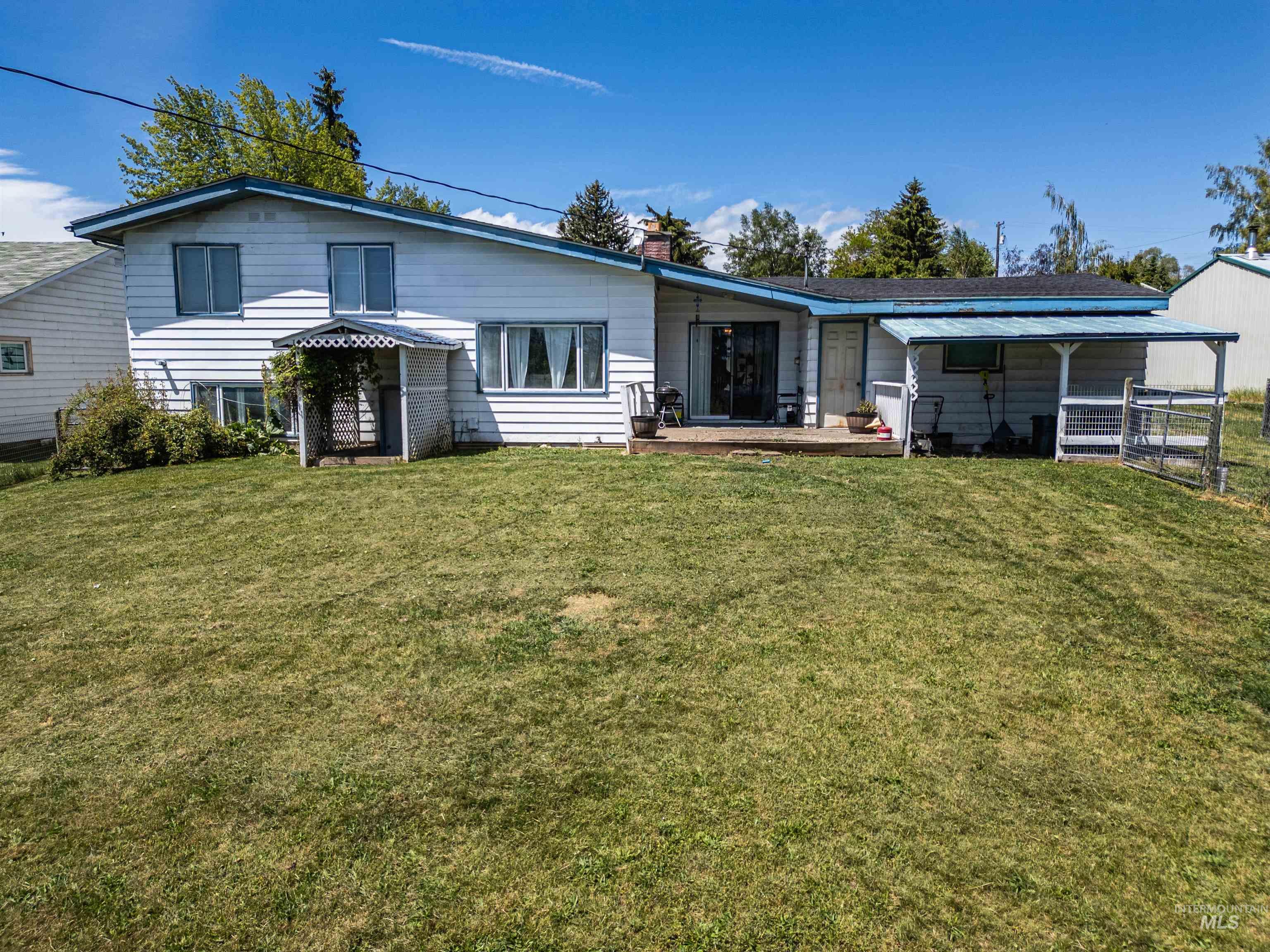 305 Walnut Street, Nezperce, Idaho 83543, 3 Bedrooms, 2 Bathrooms, Residential For Sale, Price $300,000, 98989678