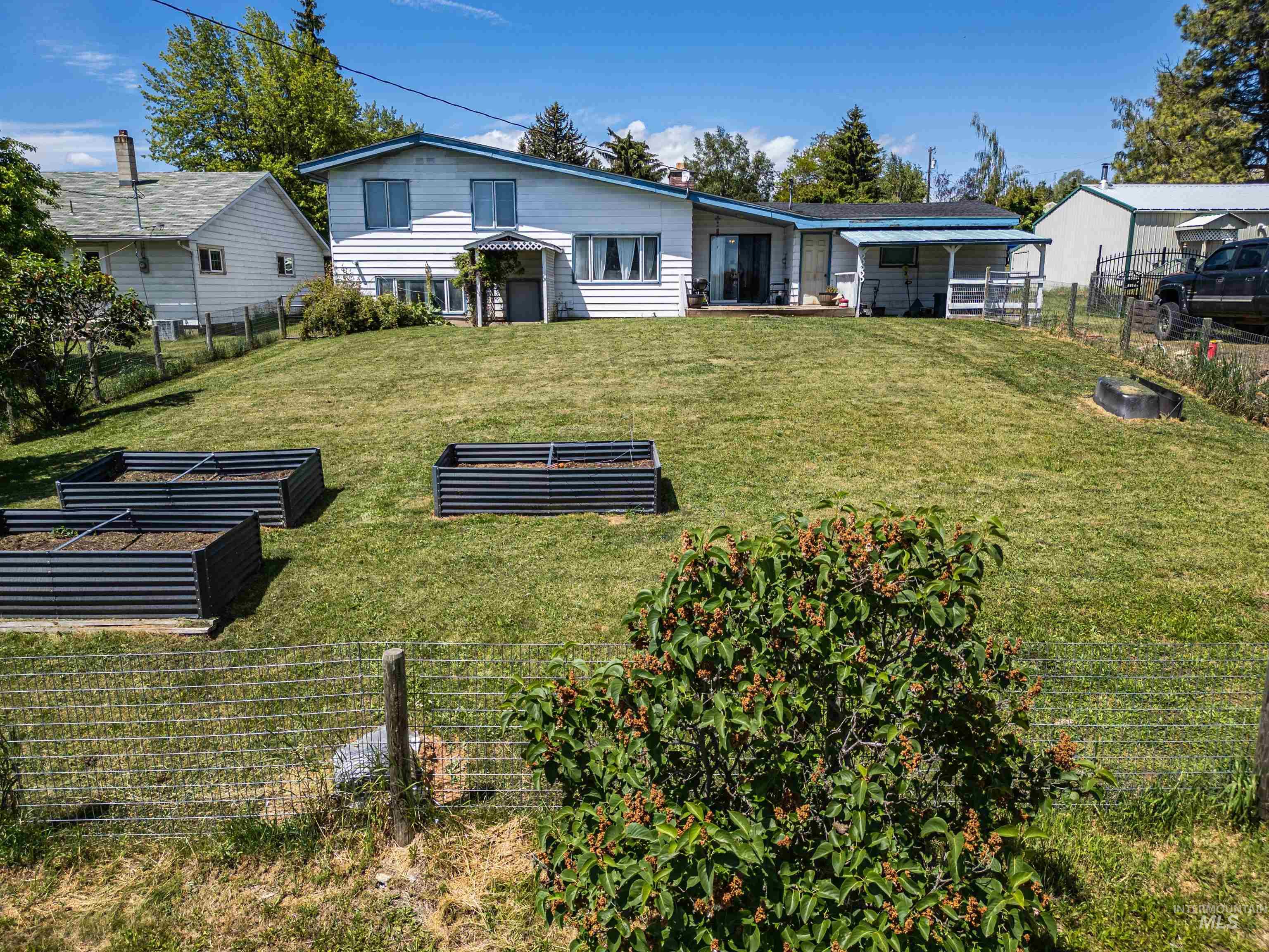305 Walnut Street, Nezperce, Idaho 83543, 3 Bedrooms, 2 Bathrooms, Residential For Sale, Price $300,000, 98989678