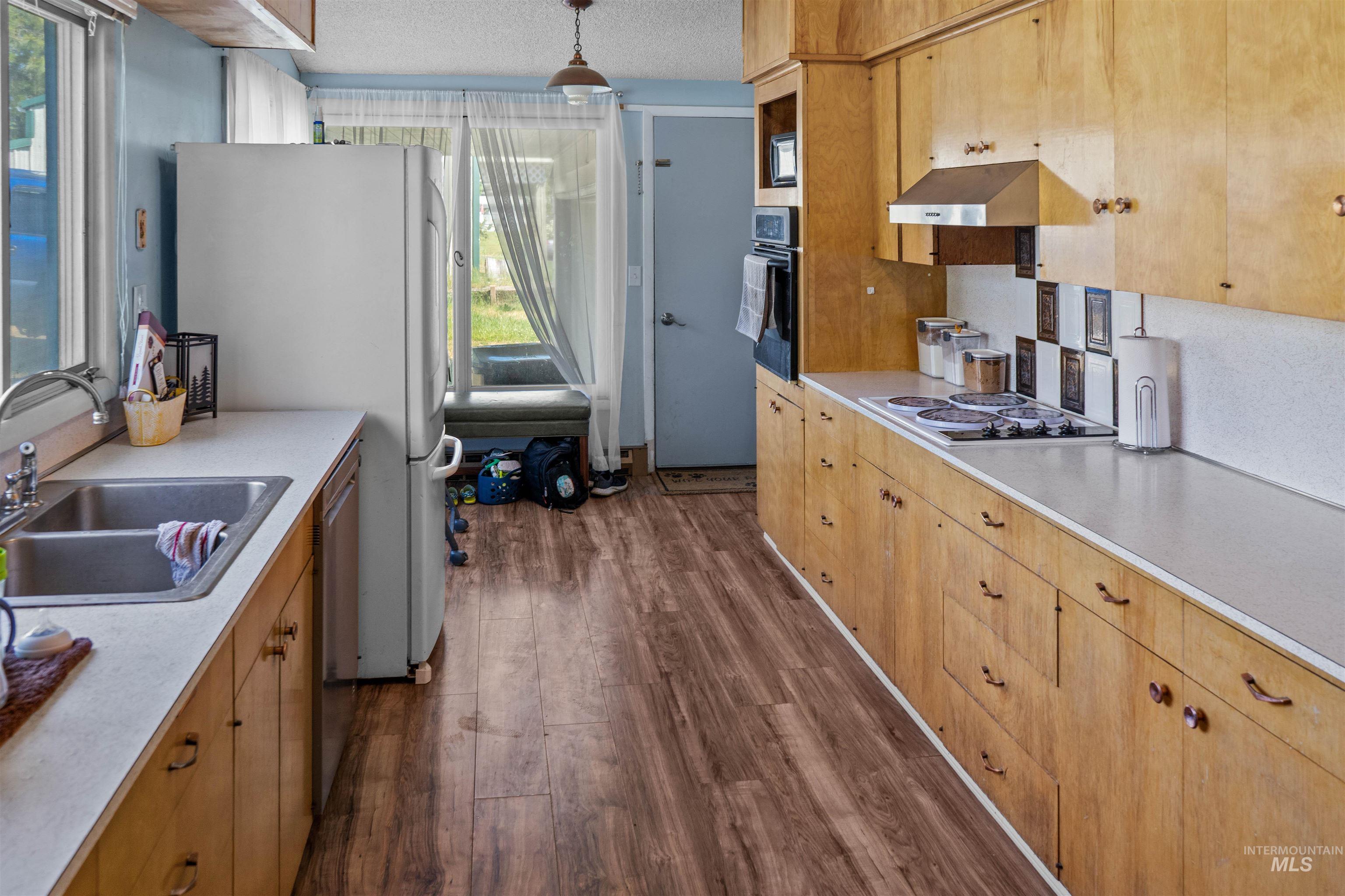 305 Walnut Street, Nezperce, Idaho 83543, 3 Bedrooms, 2 Bathrooms, Residential For Sale, Price $300,000, 98989678