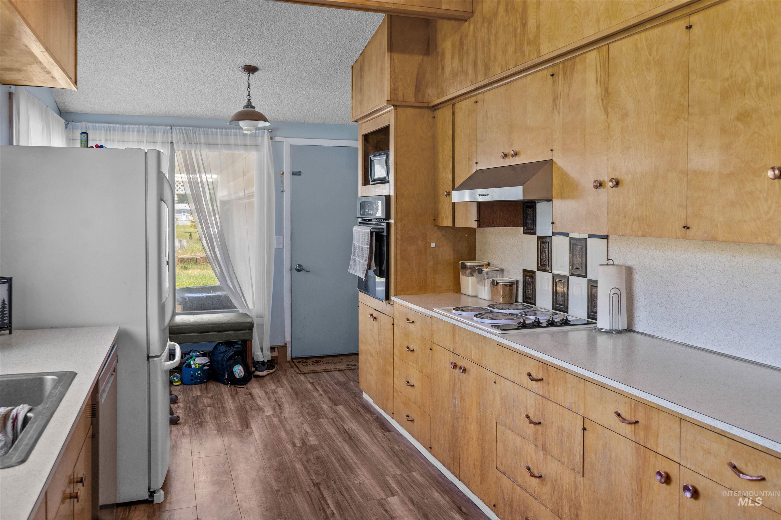 305 Walnut Street, Nezperce, Idaho 83543, 3 Bedrooms, 2 Bathrooms, Residential For Sale, Price $300,000, 98989678