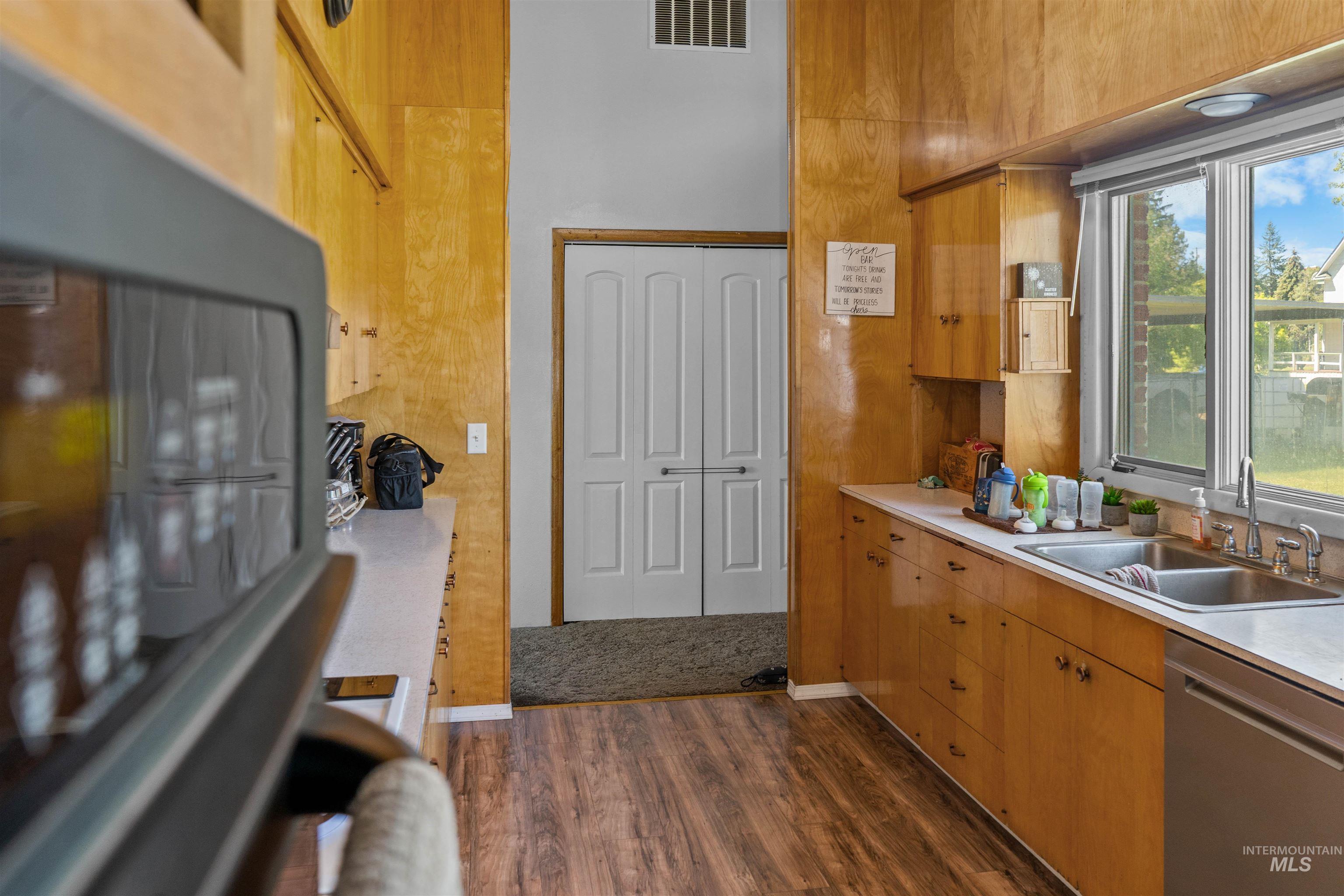 305 Walnut Street, Nezperce, Idaho 83543, 3 Bedrooms, 2 Bathrooms, Residential For Sale, Price $300,000, 98989678
