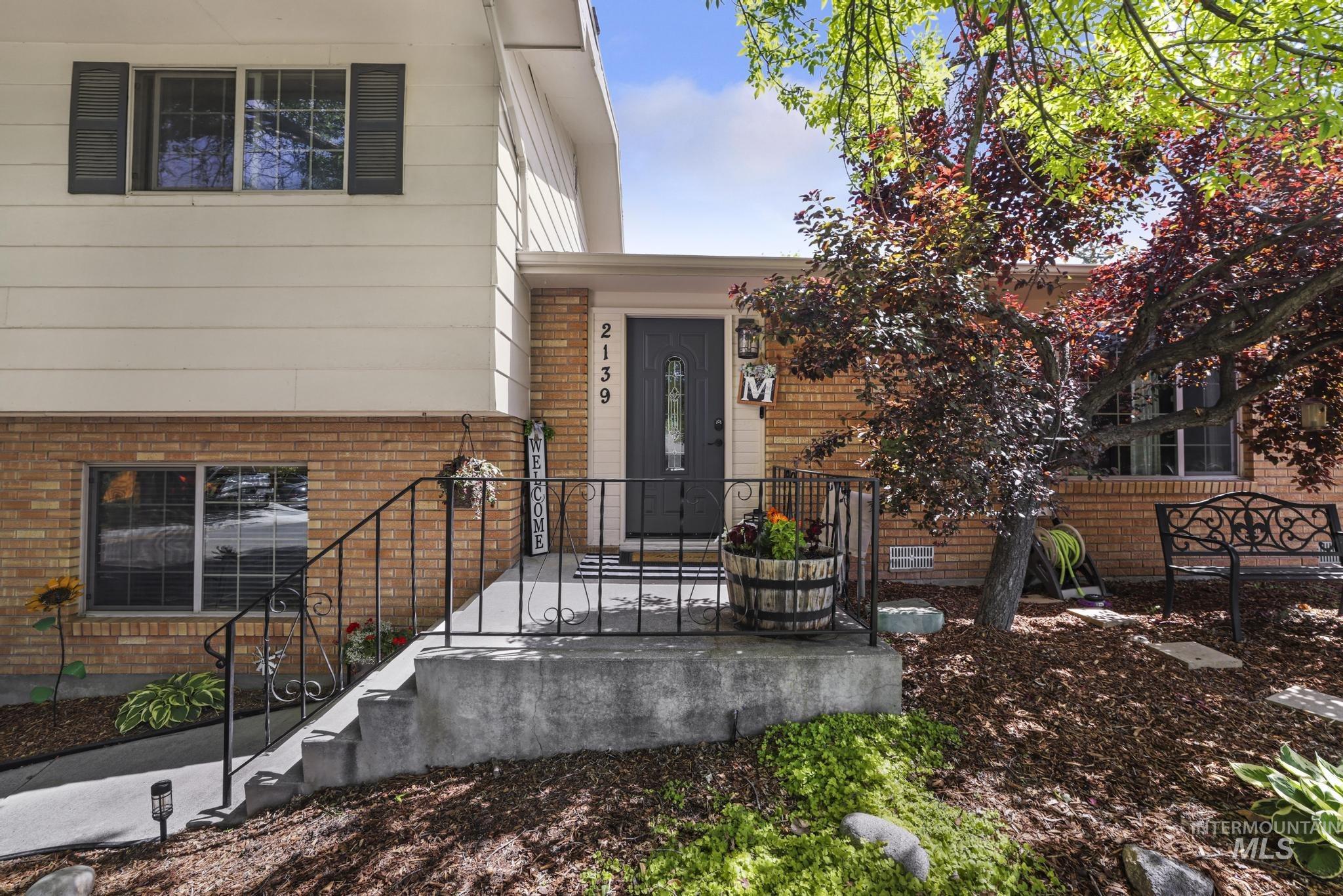 2139 Hillcrest Ln, Twin Falls, Idaho 83301-5353, 4 Bedrooms, 2.5 Bathrooms, Residential For Sale, Price $469,000, 98989679