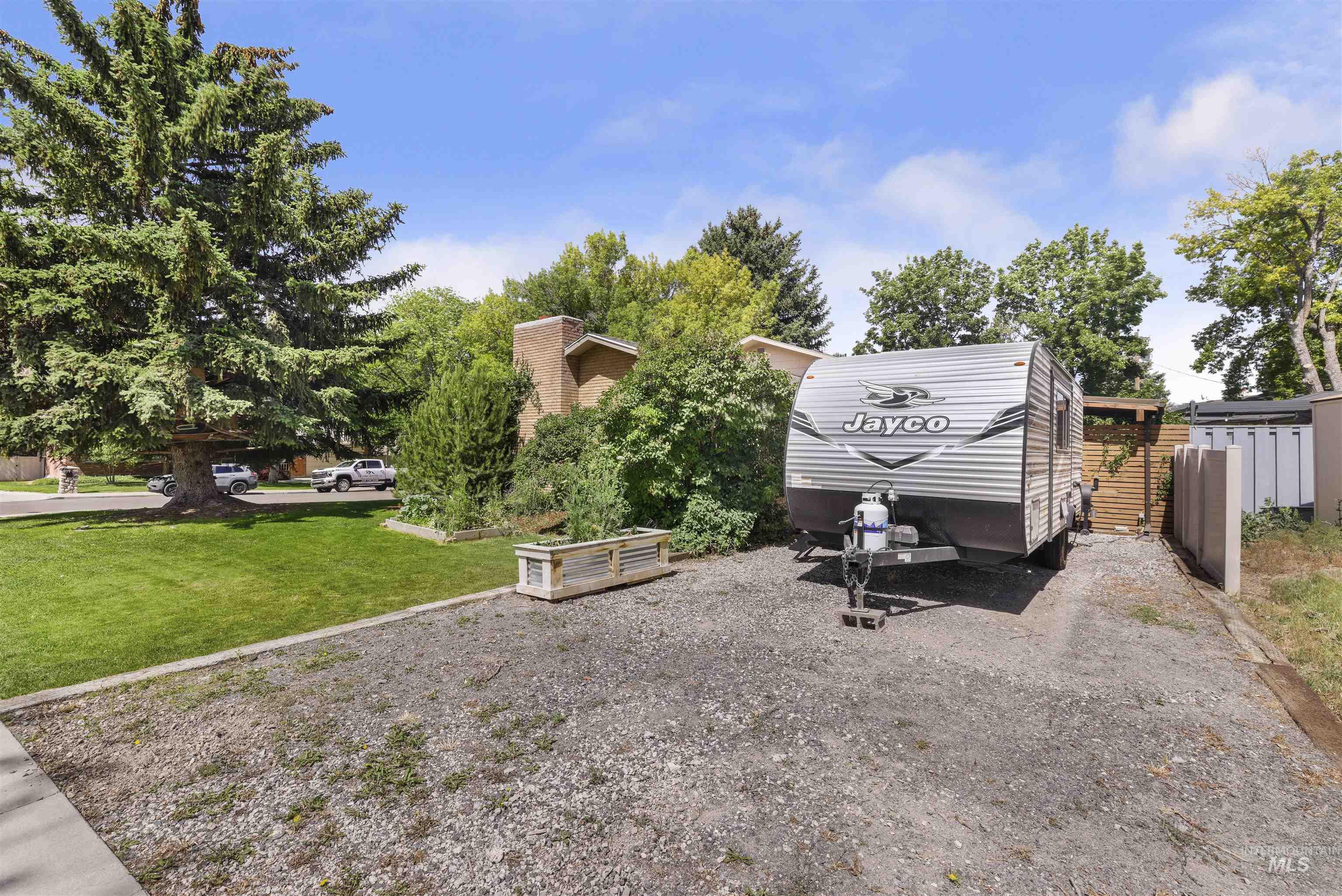 2139 Hillcrest Ln, Twin Falls, Idaho 83301-5353, 4 Bedrooms, 2.5 Bathrooms, Residential For Sale, Price $469,000,MLS 98989679