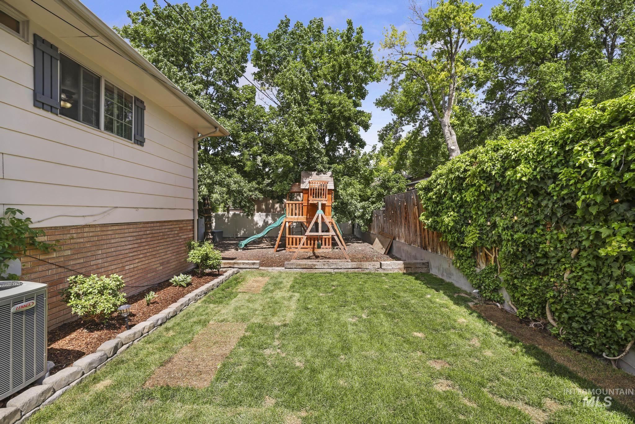 2139 Hillcrest Ln, Twin Falls, Idaho 83301-5353, 4 Bedrooms, 2.5 Bathrooms, Residential For Sale, Price $469,000, 98989679