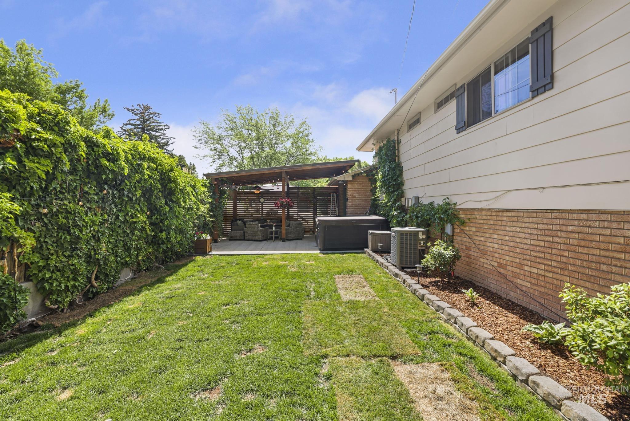 2139 Hillcrest Ln, Twin Falls, Idaho 83301-5353, 4 Bedrooms, 2.5 Bathrooms, Residential For Sale, Price $469,000, 98989679