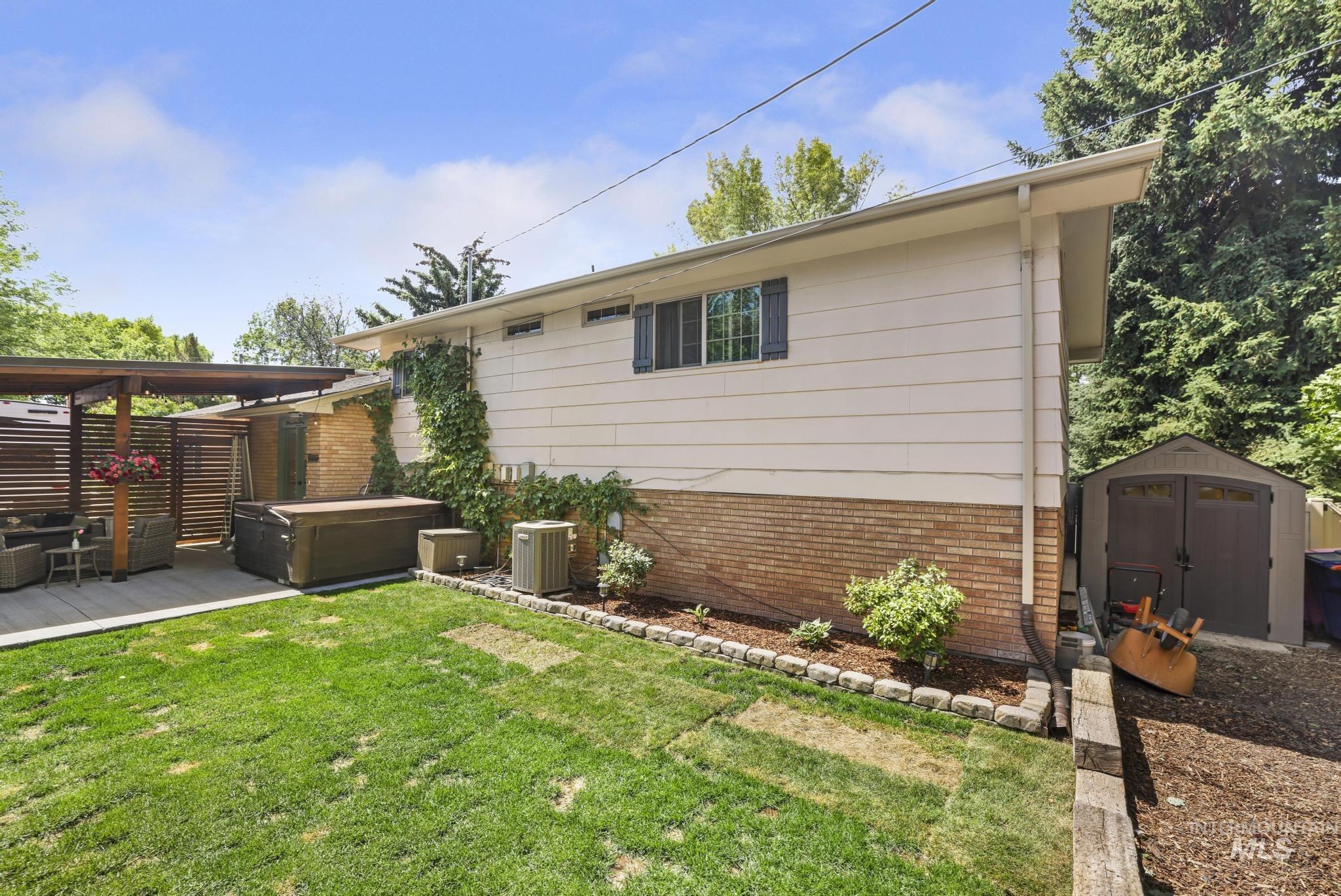 2139 Hillcrest Ln, Twin Falls, Idaho 83301-5353, 4 Bedrooms, 2.5 Bathrooms, Residential For Sale, Price $469,000, 98989679