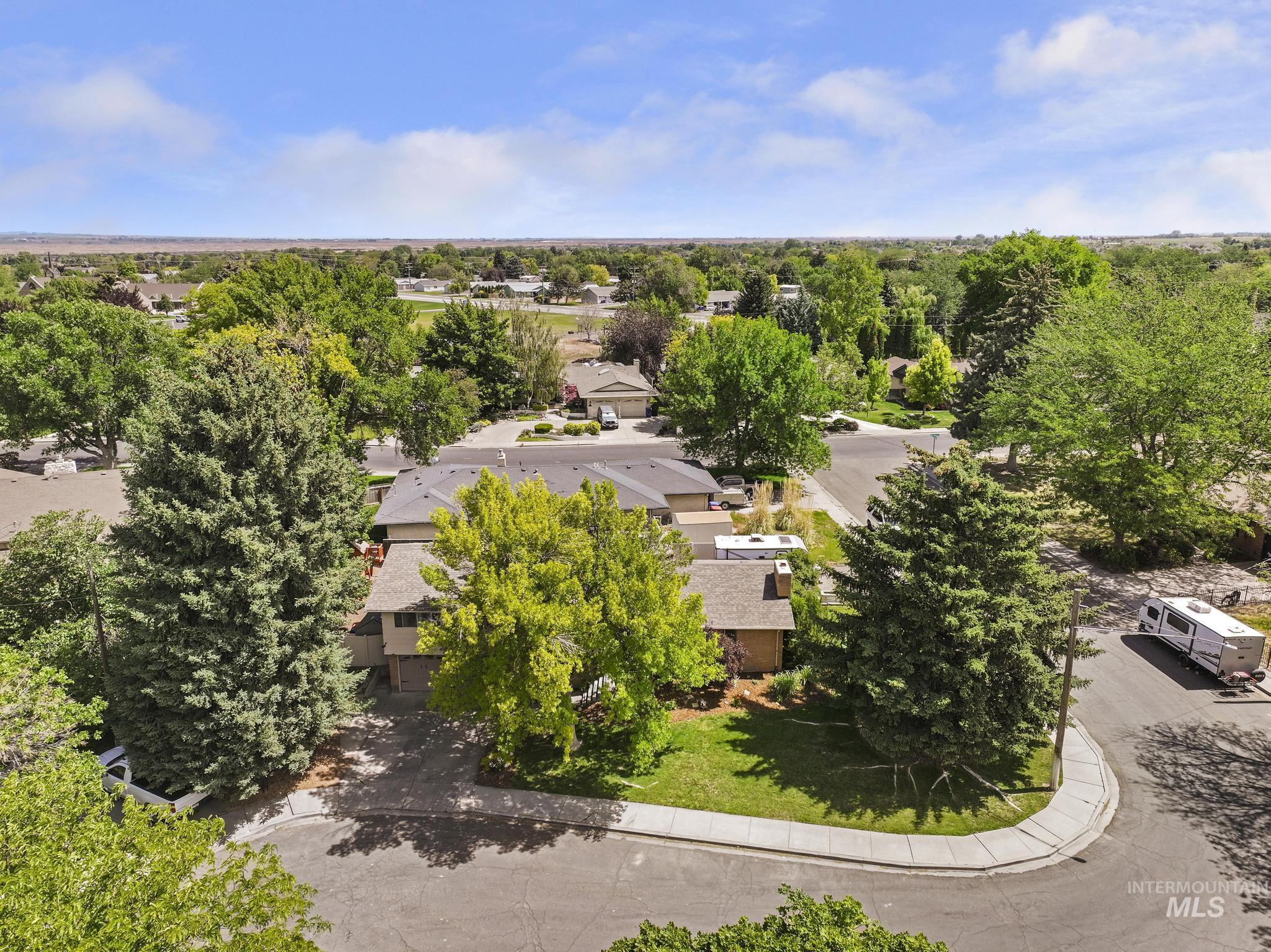 2139 Hillcrest Ln, Twin Falls, Idaho 83301-5353, 4 Bedrooms, 2.5 Bathrooms, Residential For Sale, Price $469,000, 98989679