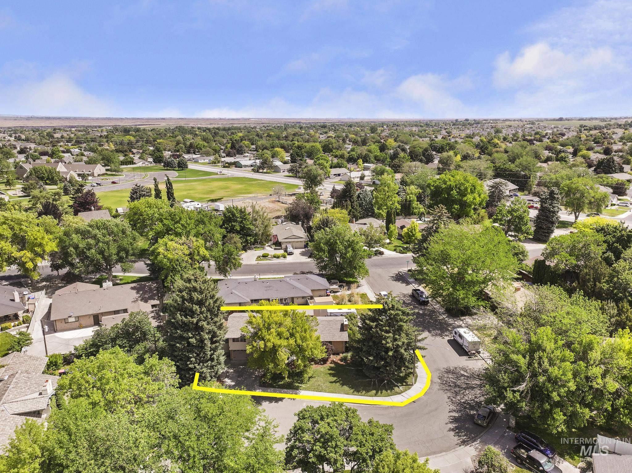 2139 Hillcrest Ln, Twin Falls, Idaho 83301-5353, 4 Bedrooms, 2.5 Bathrooms, Residential For Sale, Price $469,000, 98989679