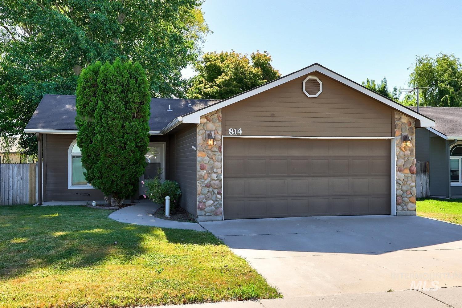 814 Sioux Ave, Emmett, Idaho 83617-4011, 3 Bedrooms, 2 Bathrooms, Residential For Sale, Price $316,000, 98989680