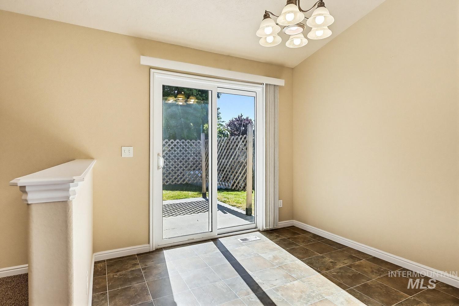 814 Sioux Ave, Emmett, Idaho 83617-4011, 3 Bedrooms, 2 Bathrooms, Residential For Sale, Price $316,000, 98989680
