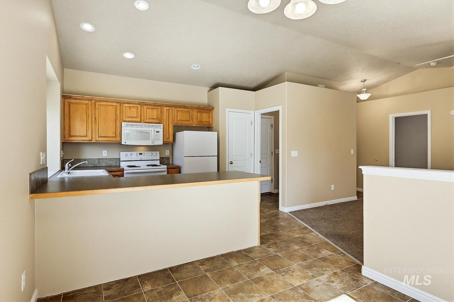 814 Sioux Ave, Emmett, Idaho 83617-4011, 3 Bedrooms, 2 Bathrooms, Residential For Sale, Price $316,000, 98989680