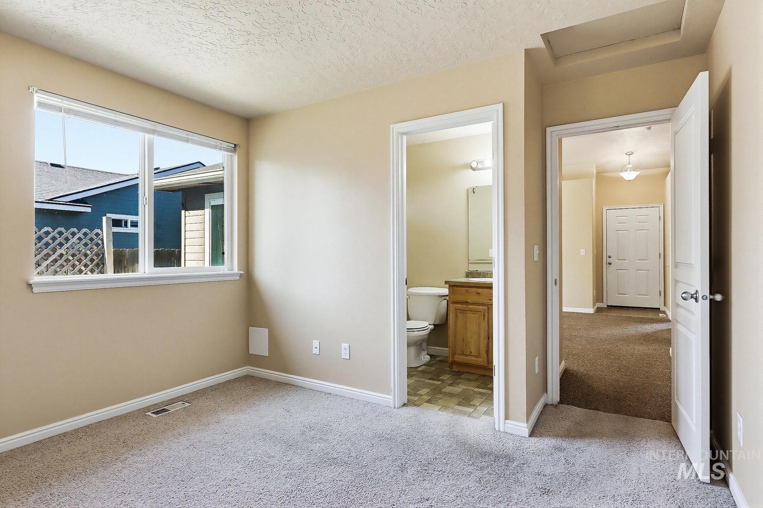 814 Sioux Ave, Emmett, Idaho 83617-4011, 3 Bedrooms, 2 Bathrooms, Residential For Sale, Price $316,000, 98989680