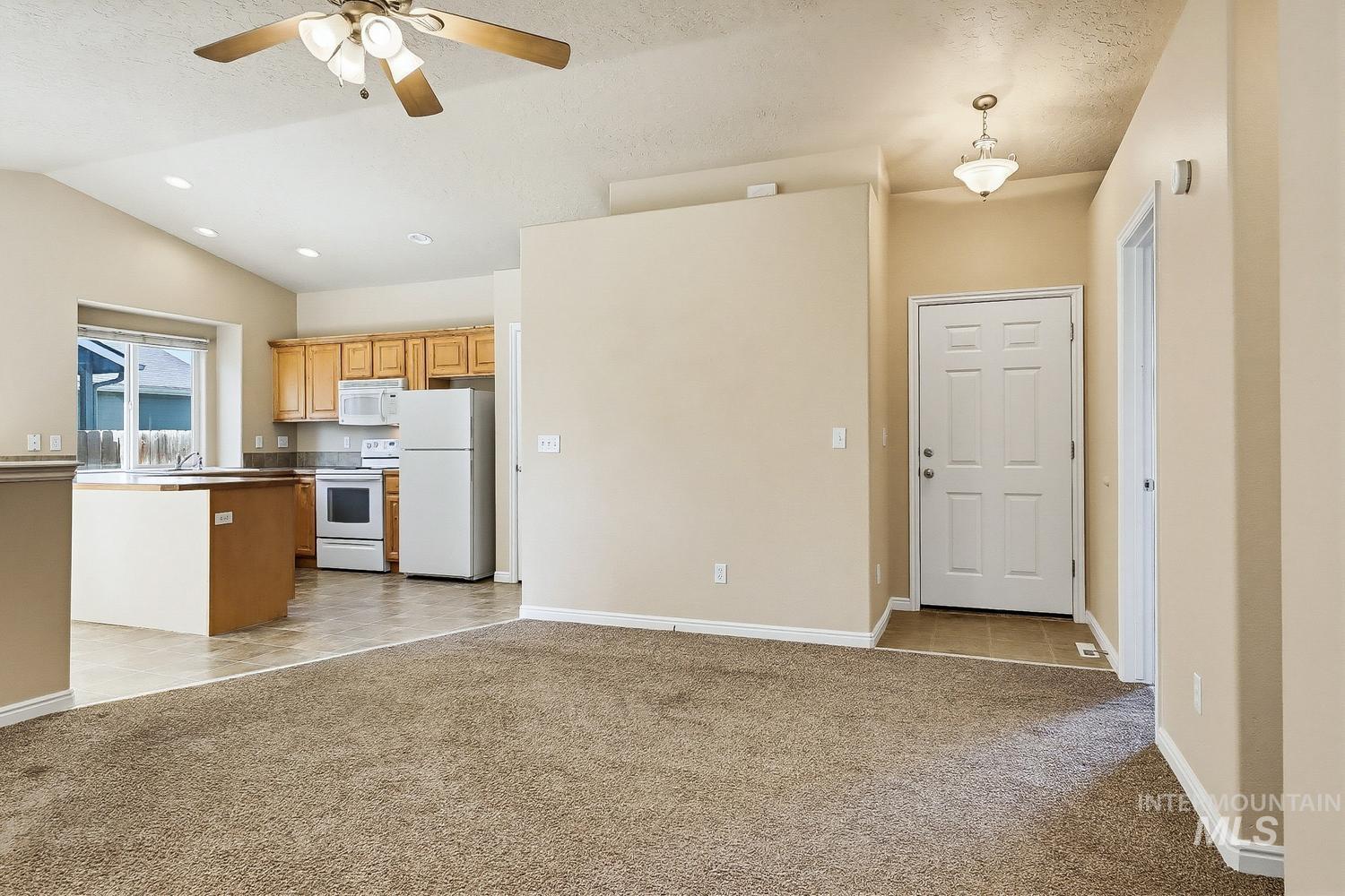 814 Sioux Ave, Emmett, Idaho 83617-4011, 3 Bedrooms, 2 Bathrooms, Residential For Sale, Price $316,000, 98989680