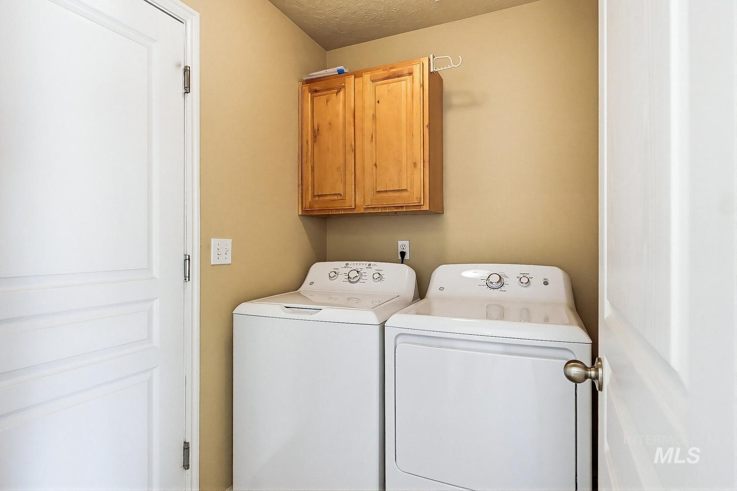 814 Sioux Ave, Emmett, Idaho 83617-4011, 3 Bedrooms, 2 Bathrooms, Residential For Sale, Price $316,000, 98989680