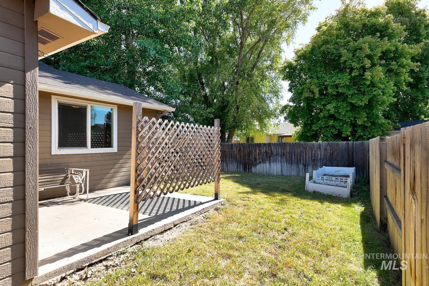 814 Sioux Ave, Emmett, Idaho 83617-4011, 3 Bedrooms, 2 Bathrooms, Residential For Sale, Price $316,000, 98989680