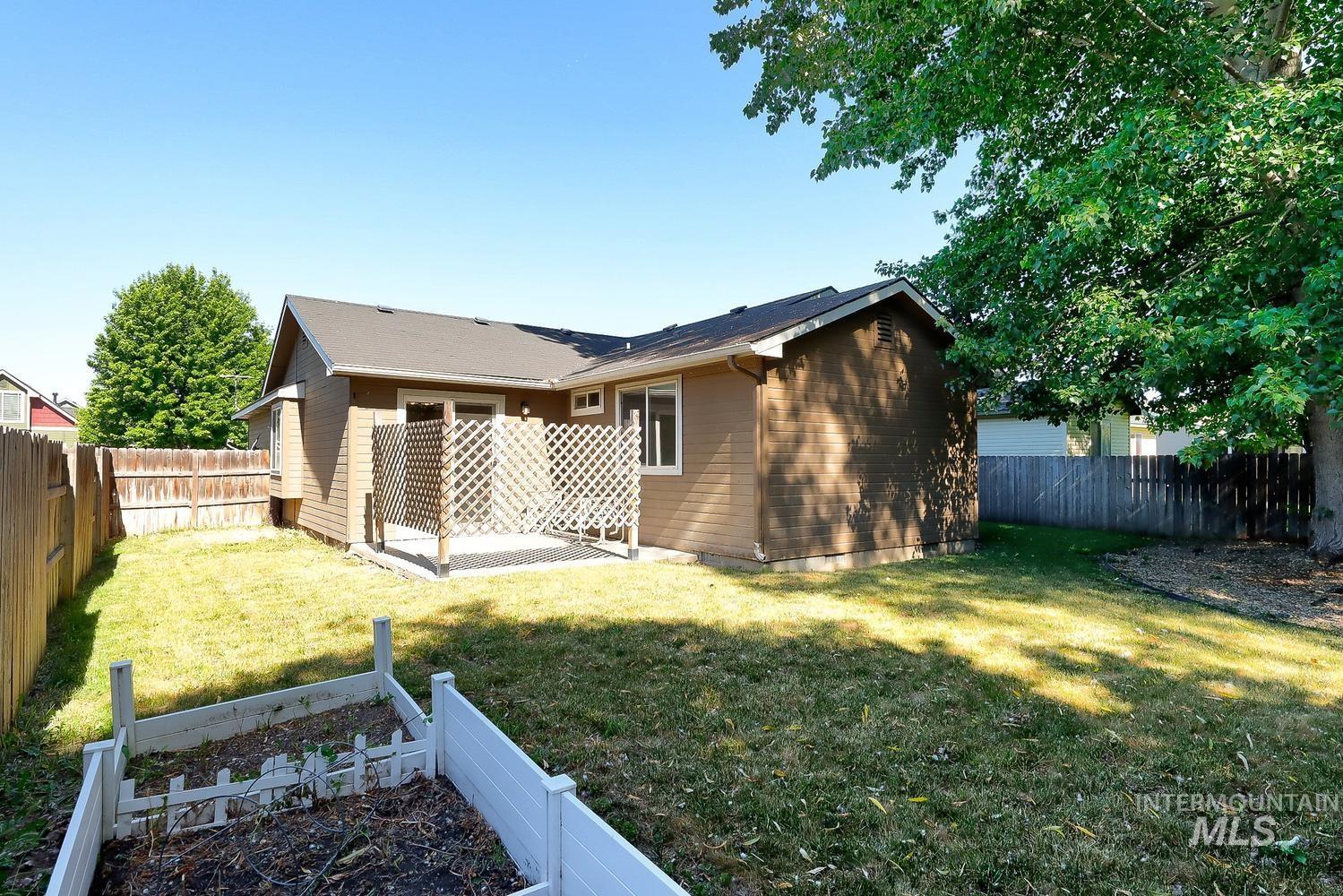 814 Sioux Ave, Emmett, Idaho 83617-4011, 3 Bedrooms, 2 Bathrooms, Residential For Sale, Price $316,000, 98989680