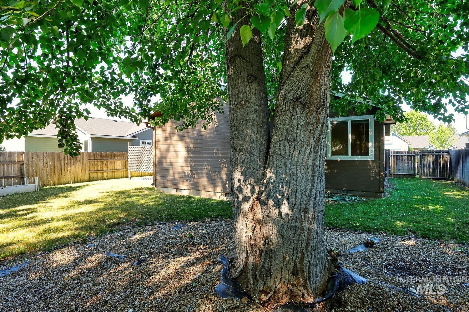 814 Sioux Ave, Emmett, Idaho 83617-4011, 3 Bedrooms, 2 Bathrooms, Residential For Sale, Price $316,000, 98989680