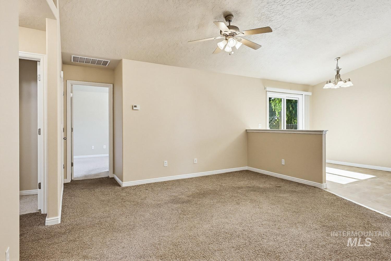 814 Sioux Ave, Emmett, Idaho 83617-4011, 3 Bedrooms, 2 Bathrooms, Residential For Sale, Price $316,000, 98989680