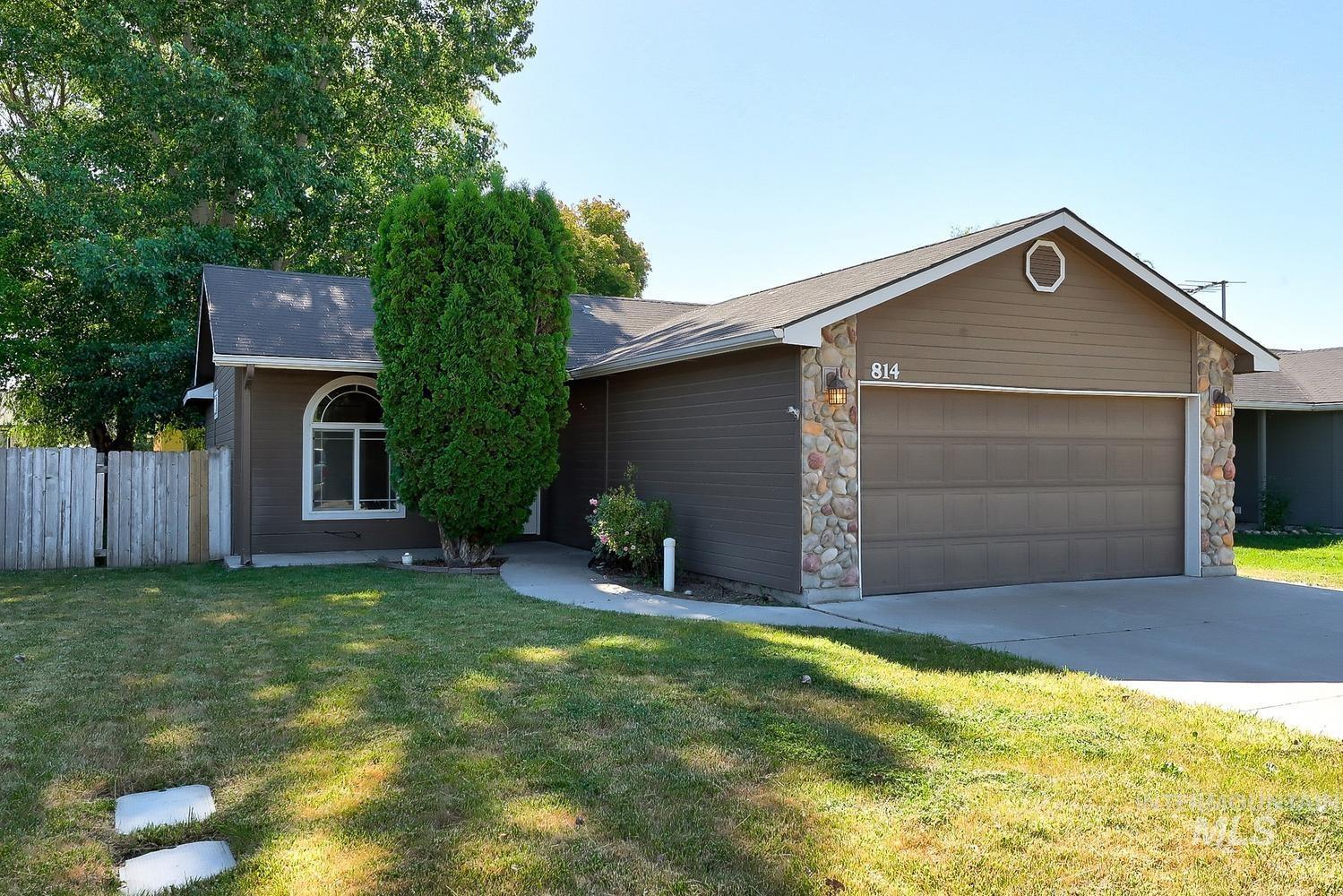 814 Sioux Ave, Emmett, Idaho 83617-4011, 3 Bedrooms, 2 Bathrooms, Residential For Sale, Price $316,000, 98989680