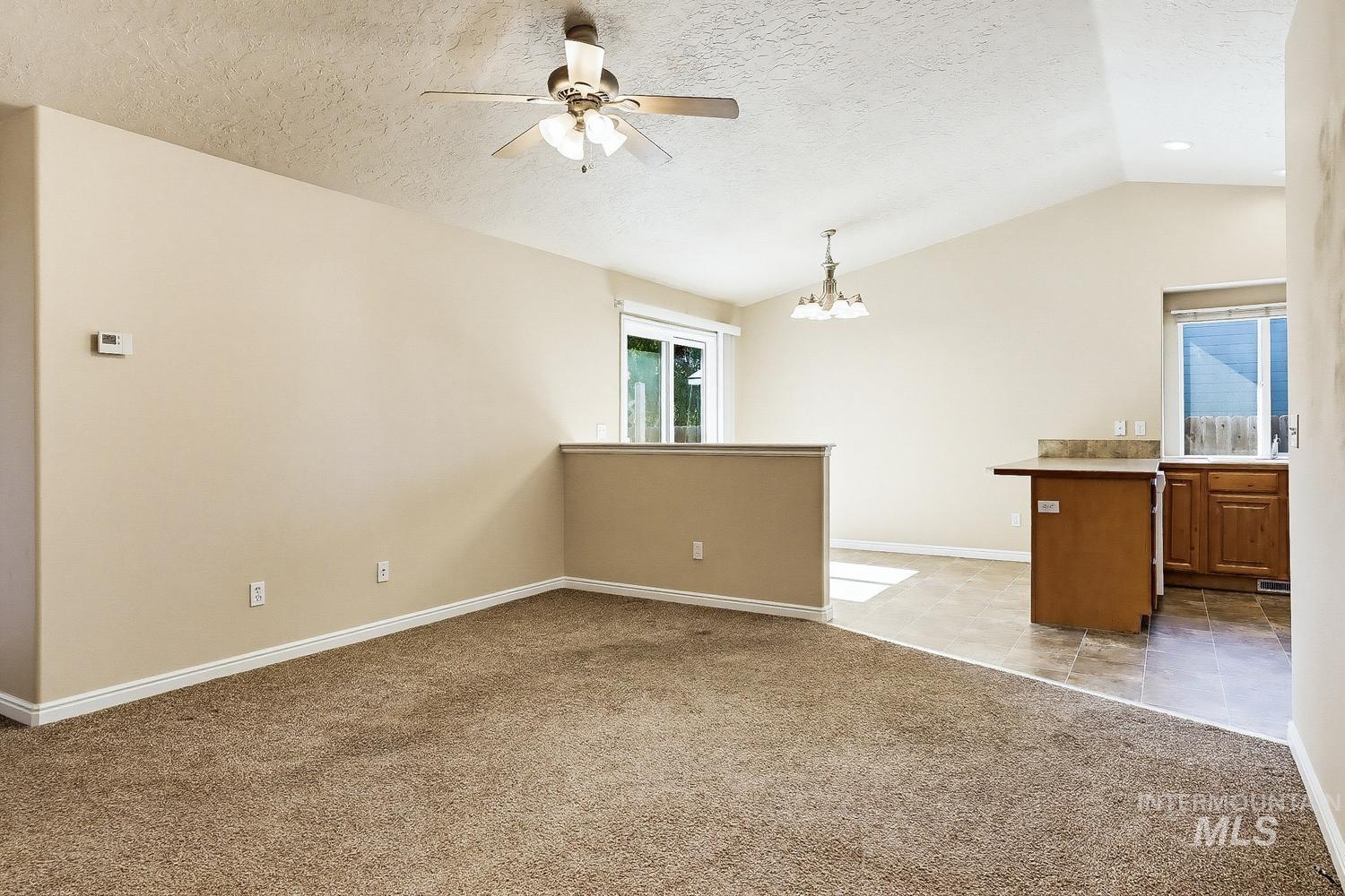 814 Sioux Ave, Emmett, Idaho 83617-4011, 3 Bedrooms, 2 Bathrooms, Residential For Sale, Price $316,000, 98989680