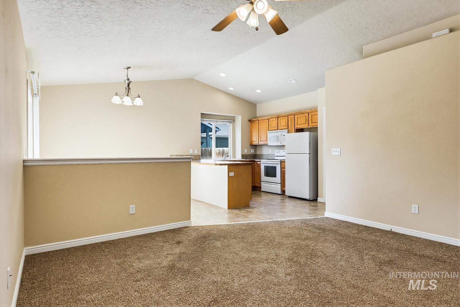 814 Sioux Ave, Emmett, Idaho 83617-4011, 3 Bedrooms, 2 Bathrooms, Residential For Sale, Price $316,000, 98989680