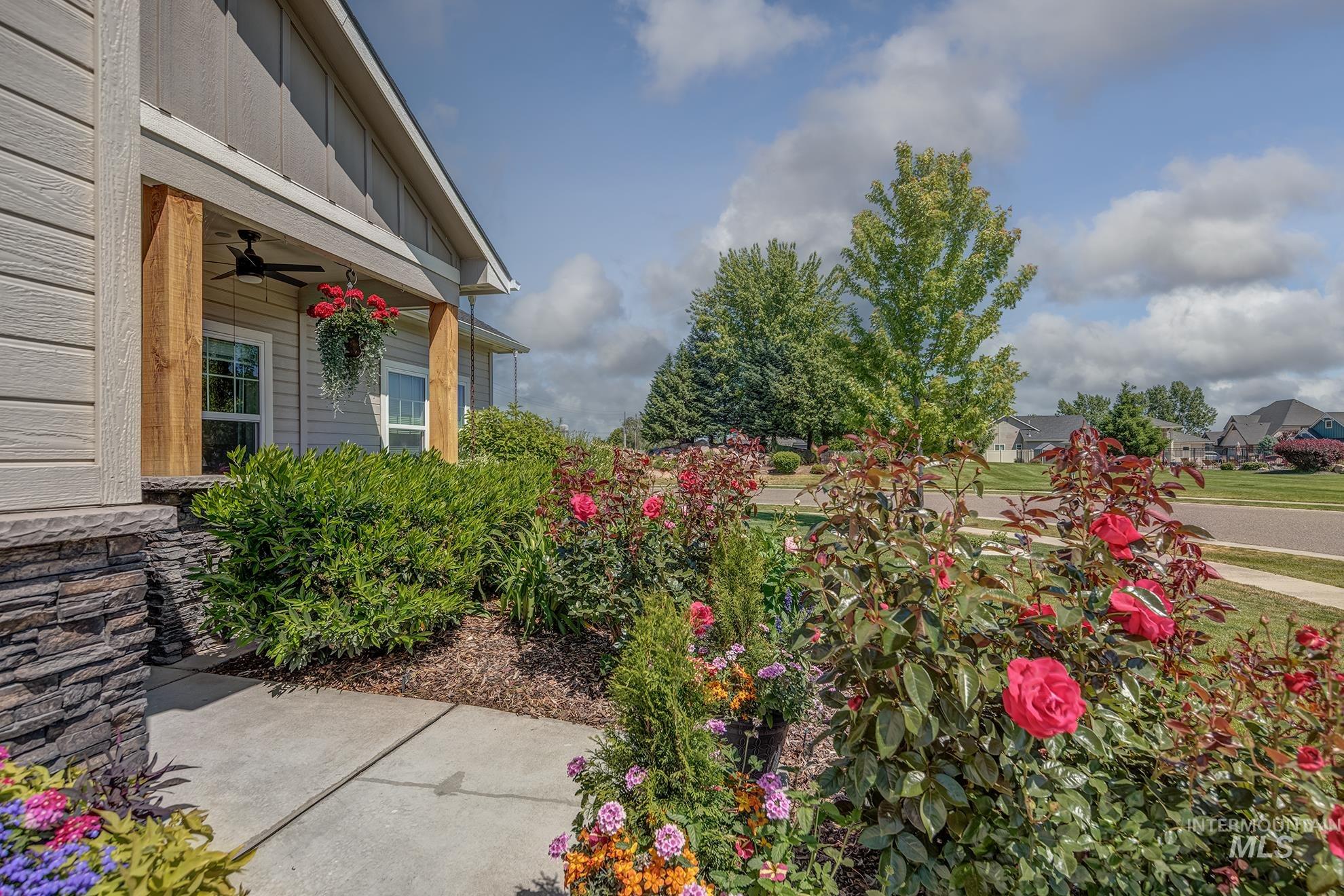 555 Syringa Falls Ct, Fruitland, Idaho 83619, 4 Bedrooms, 3 Bathrooms, Residential For Sale, Price $509,900, 98989681