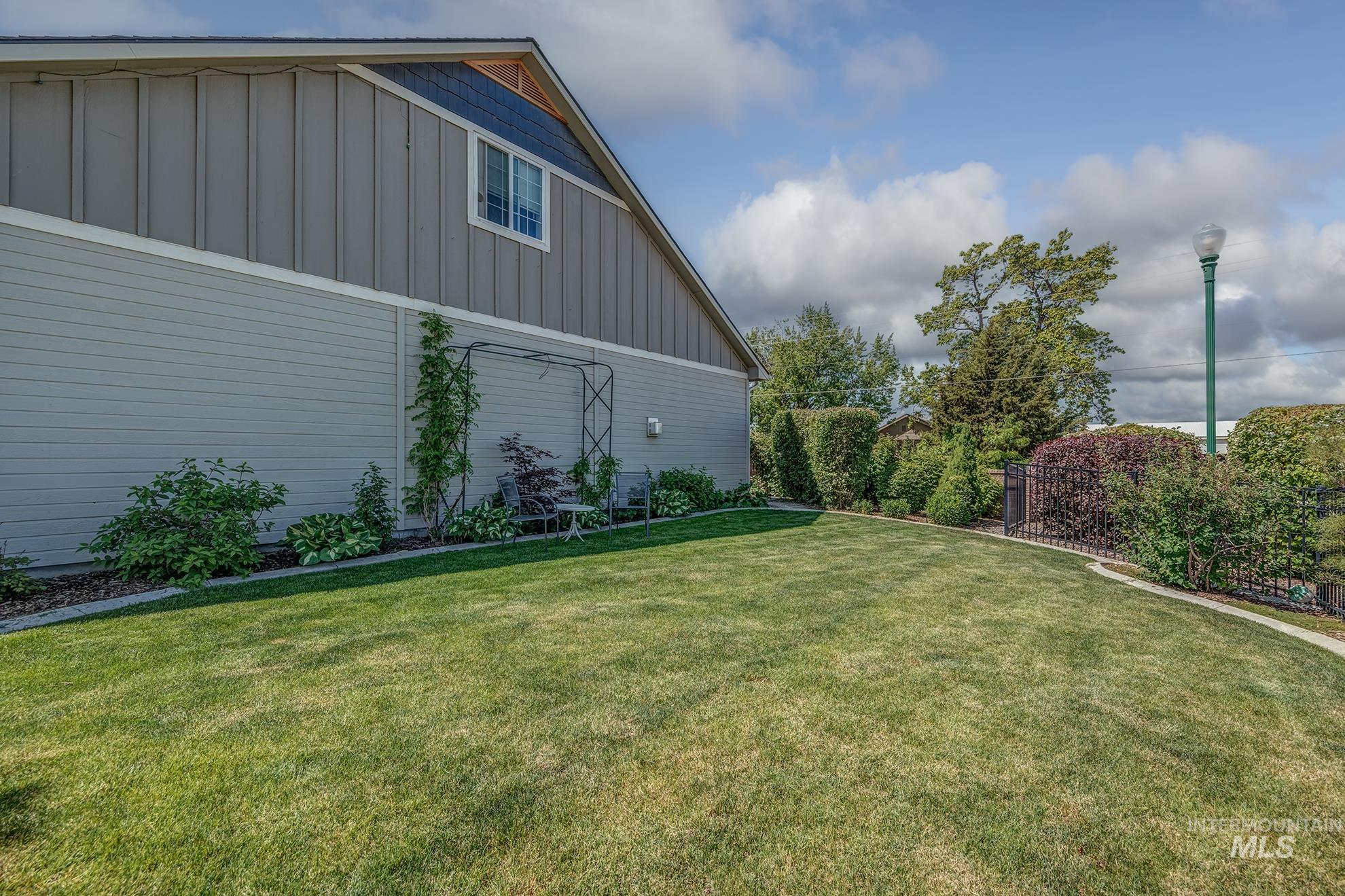 555 Syringa Falls Ct, Fruitland, Idaho 83619, 4 Bedrooms, 3 Bathrooms, Residential For Sale, Price $509,900, 98989681